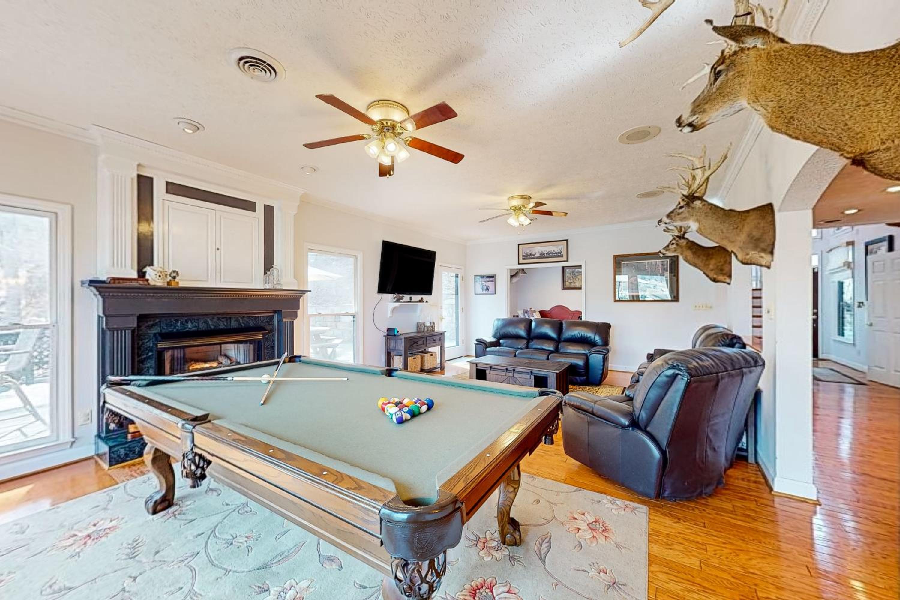 Dock, Game Room! Claytor Lake Group Getaway