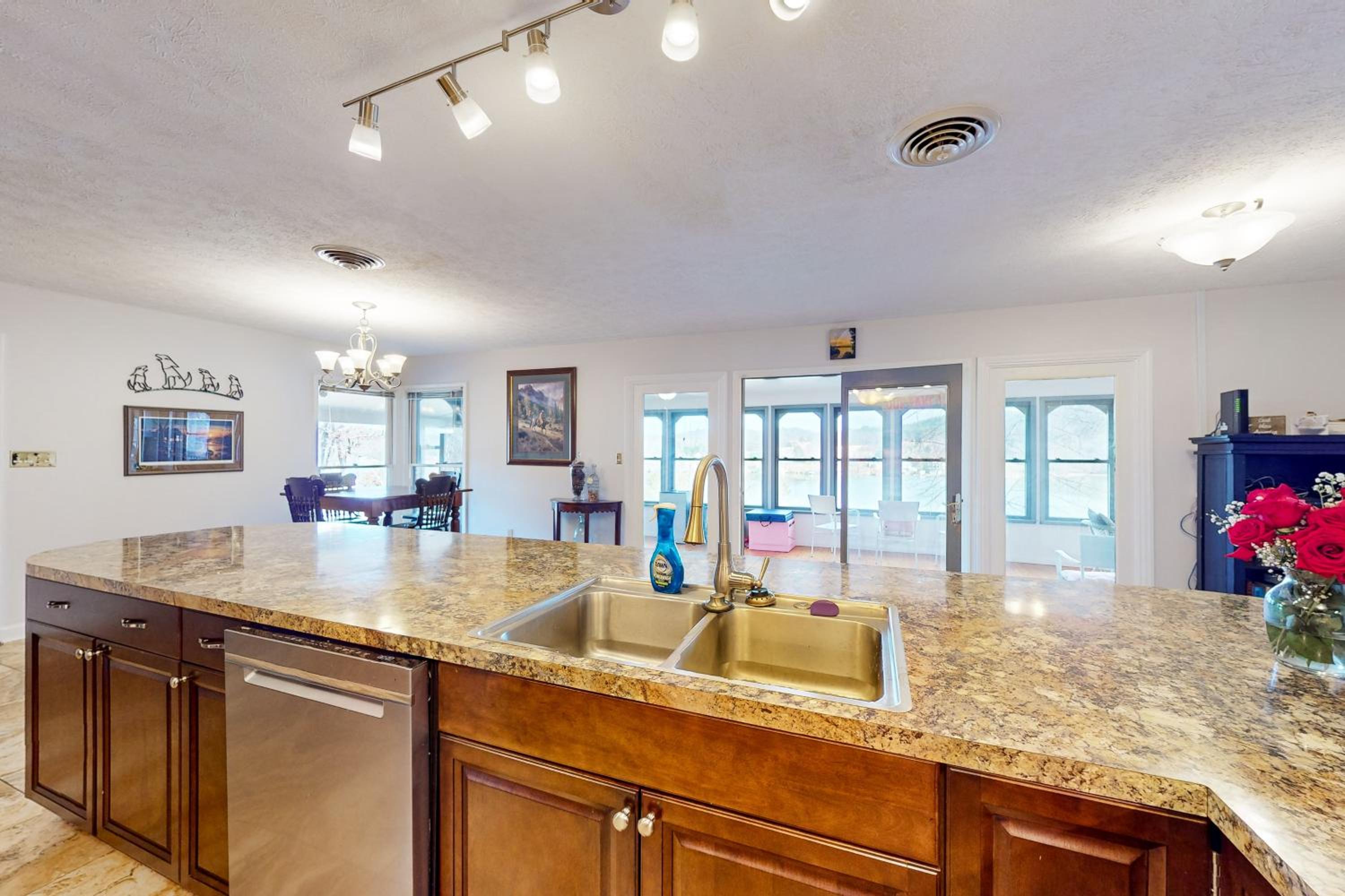 Dock, Game Room! Claytor Lake Group Getaway