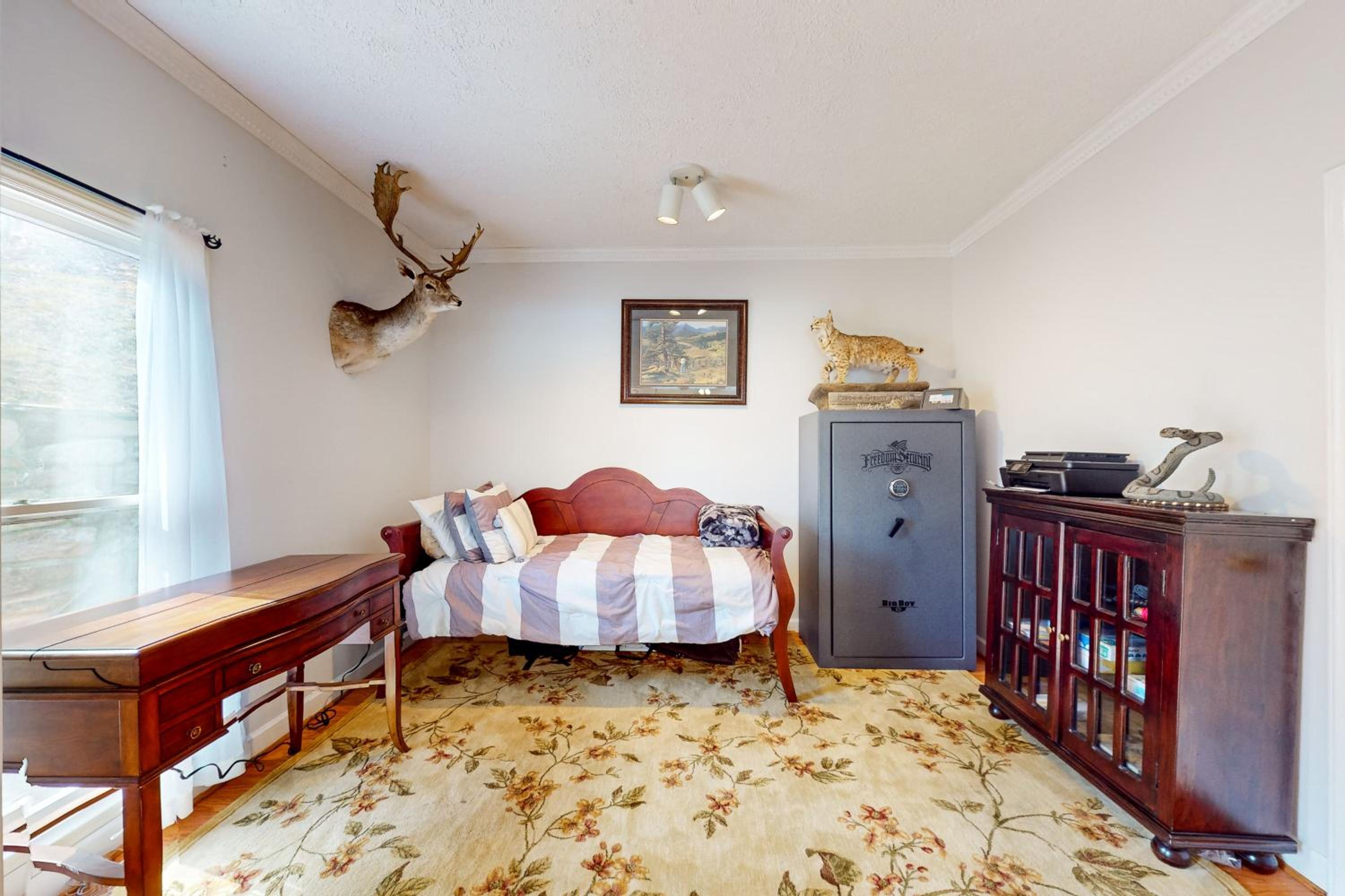 Dock, Game Room! Claytor Lake Group Getaway