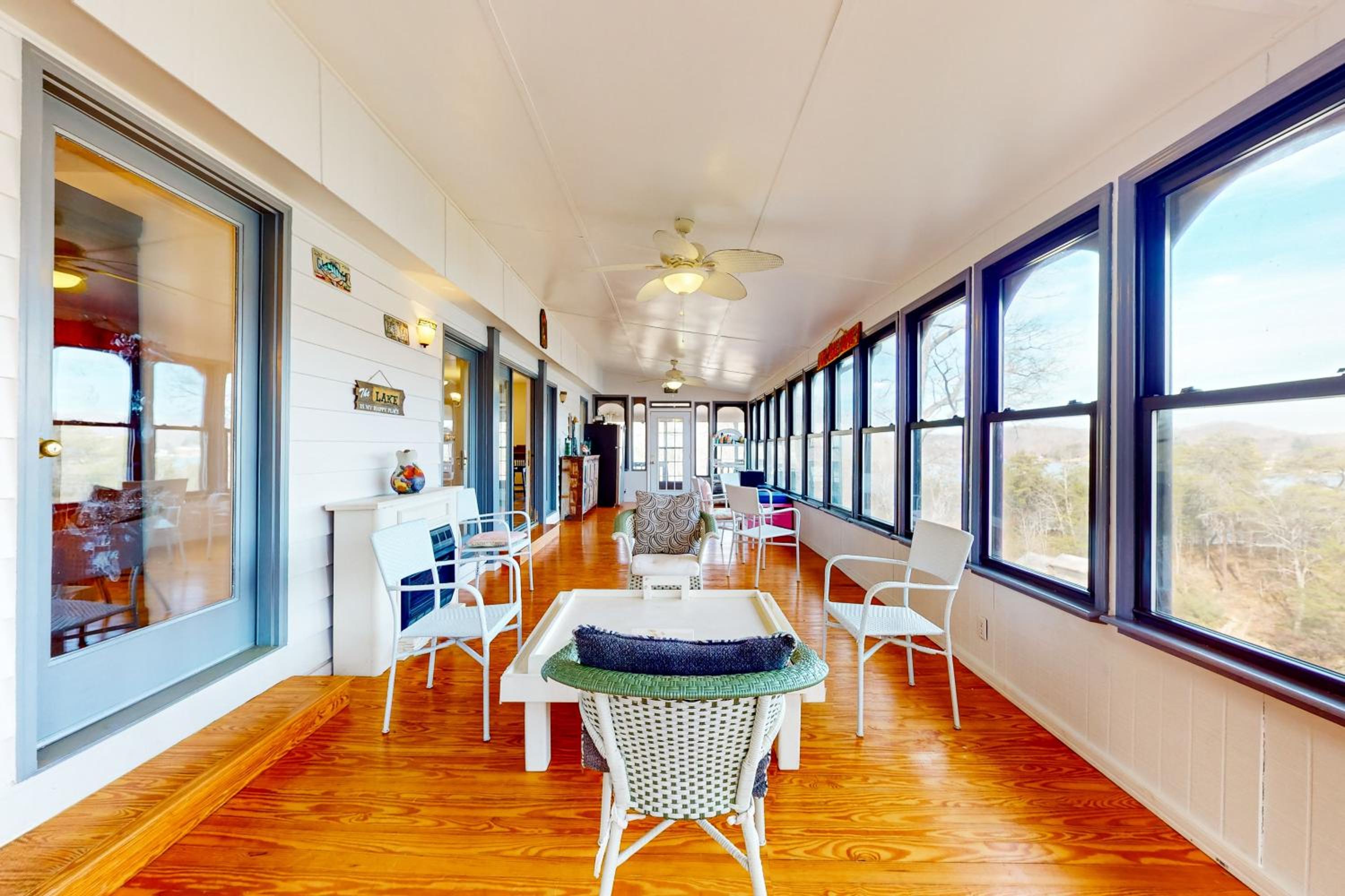 Dock, Game Room! Claytor Lake Group Getaway