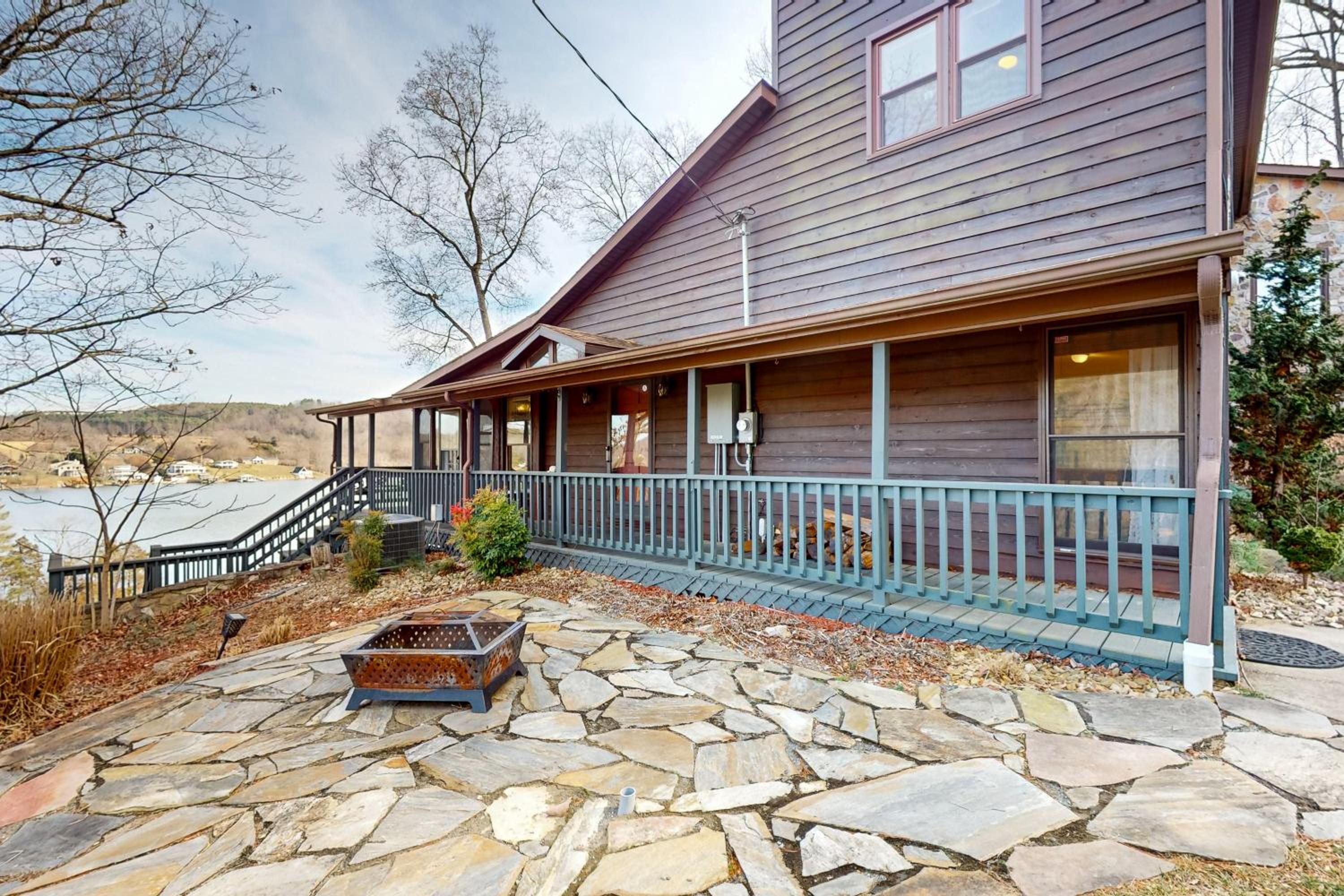 Dock, Game Room! Claytor Lake Group Getaway