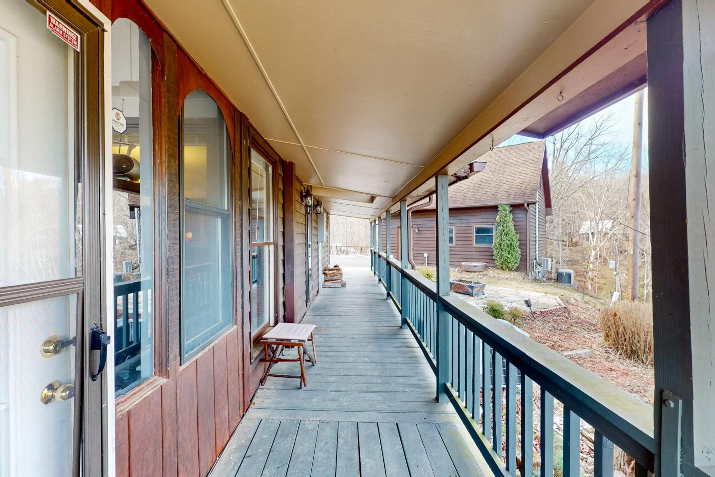 Dock, Game Room! Claytor Lake Group Getaway