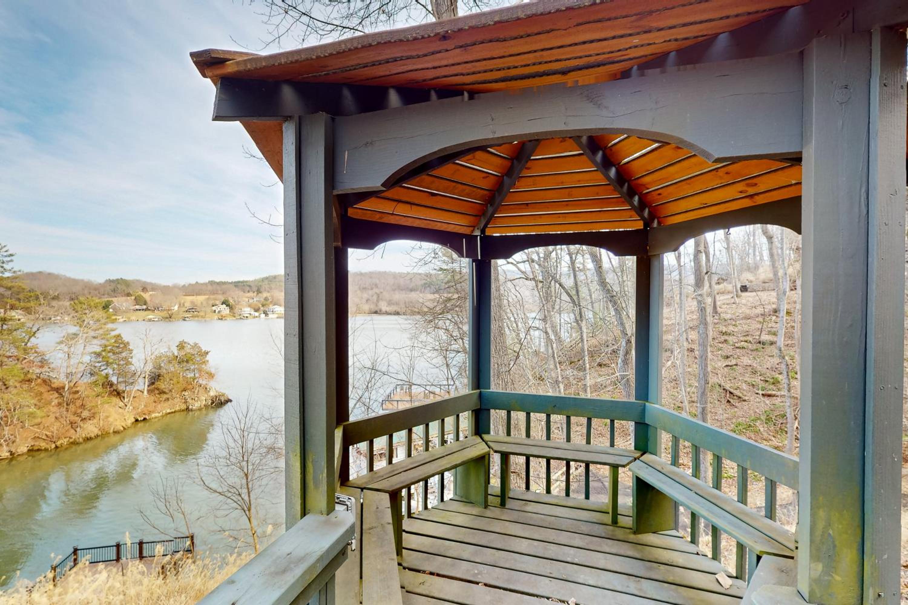 Dock, Game Room! Claytor Lake Group Getaway