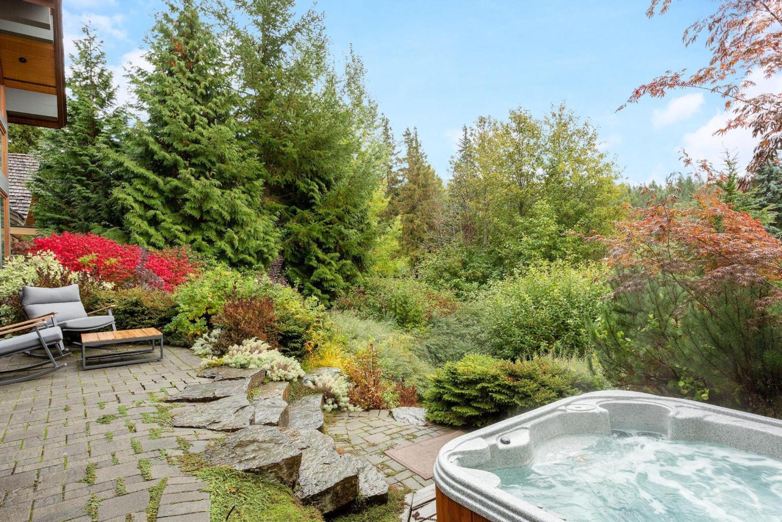 Big Sky Chalet | Stylish Guest Favourite, Hot Tub, Stunning Views