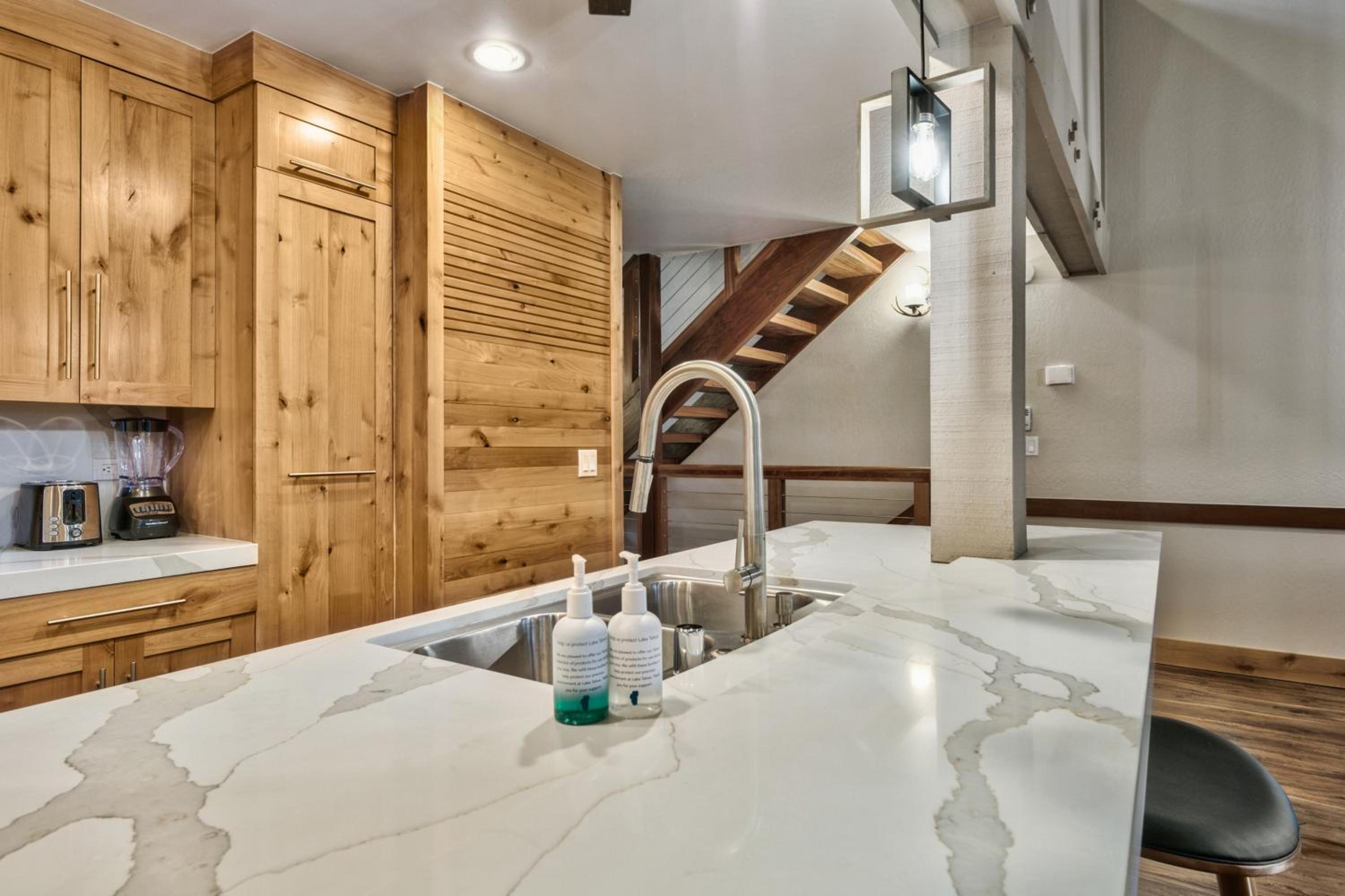 Lake Tahoe Vacations - Lakeland Village 426 - Lakeland Luxury - Remodeled - Property Image 31