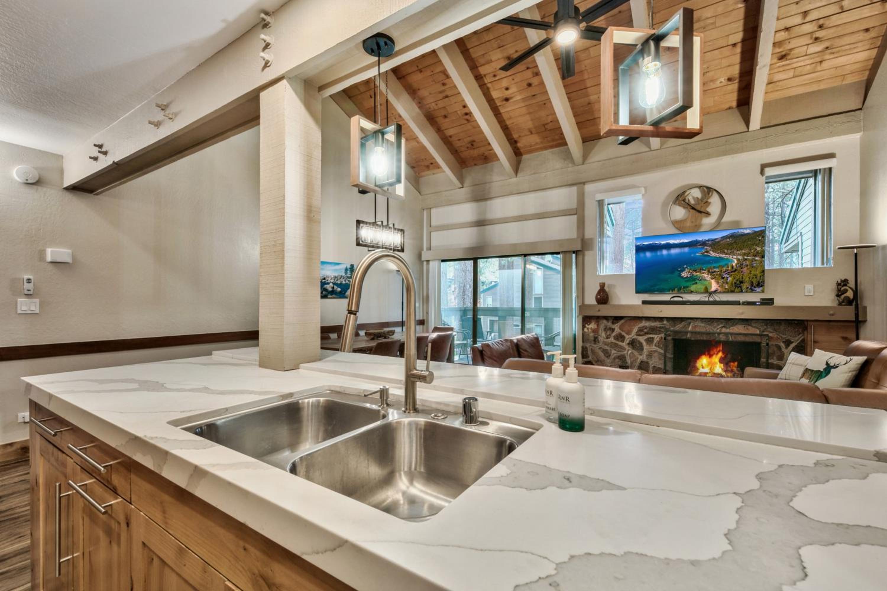 Lake Tahoe Vacations - Lakeland Village 426 - Lakeland Luxury - Remodeled - Property Image 32