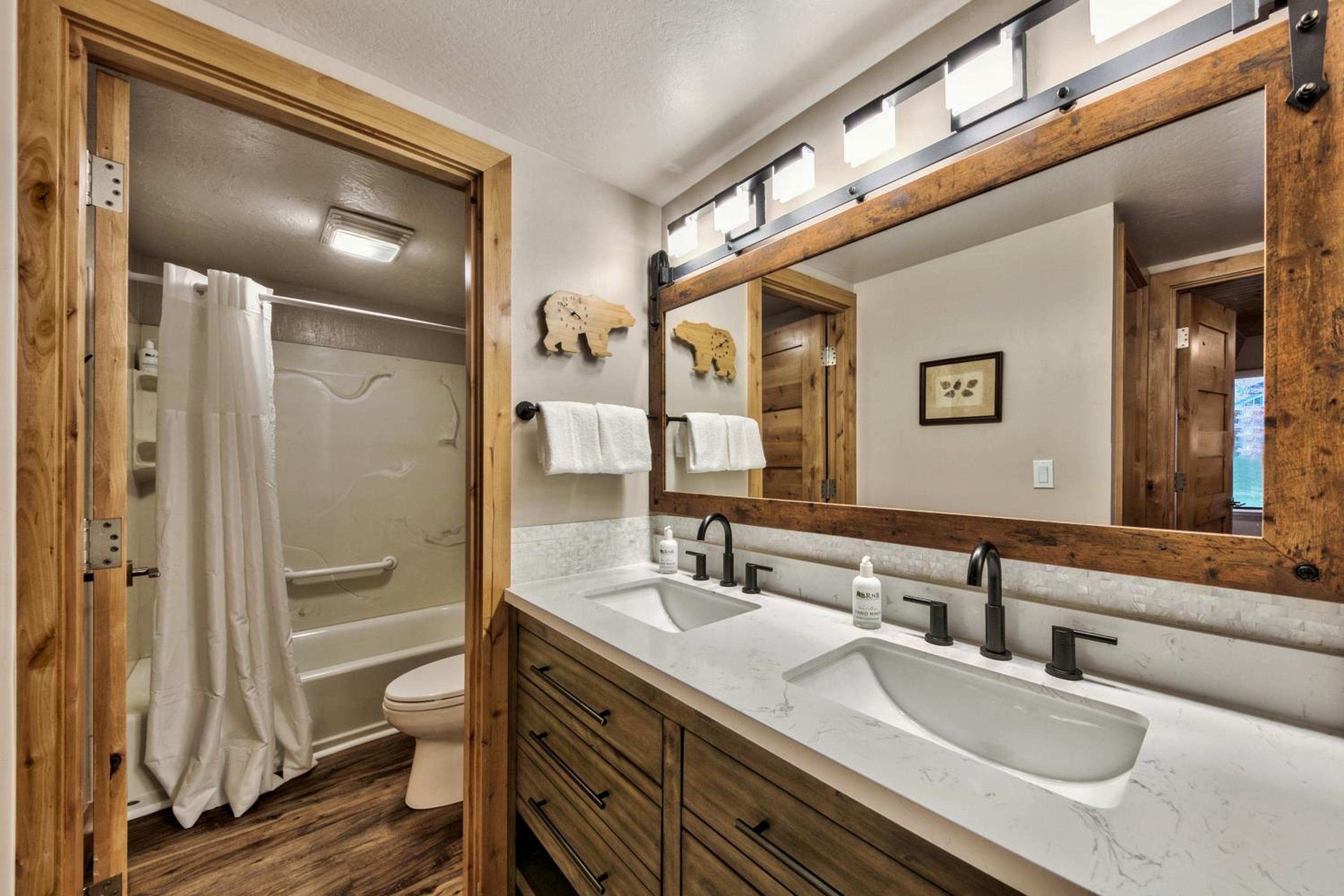 Lake Tahoe Vacations - Lakeland Village 426 - Lakeland Luxury - Remodeled - Property Image 2
