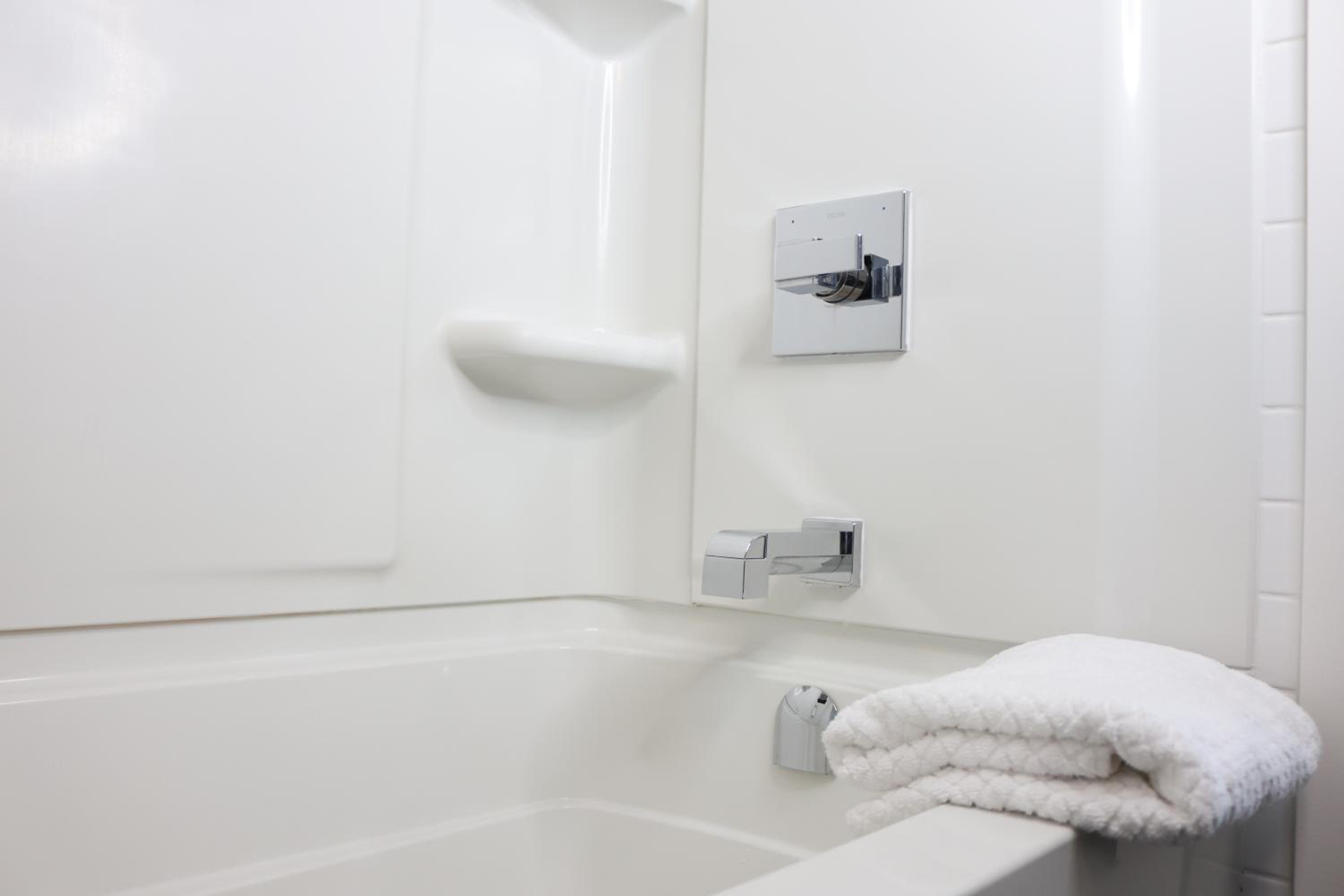 Victoria Vacations - LOCATION LOCATION LOCATION IMMACULATE 1 BEDROOM SUITE - Property Image 5