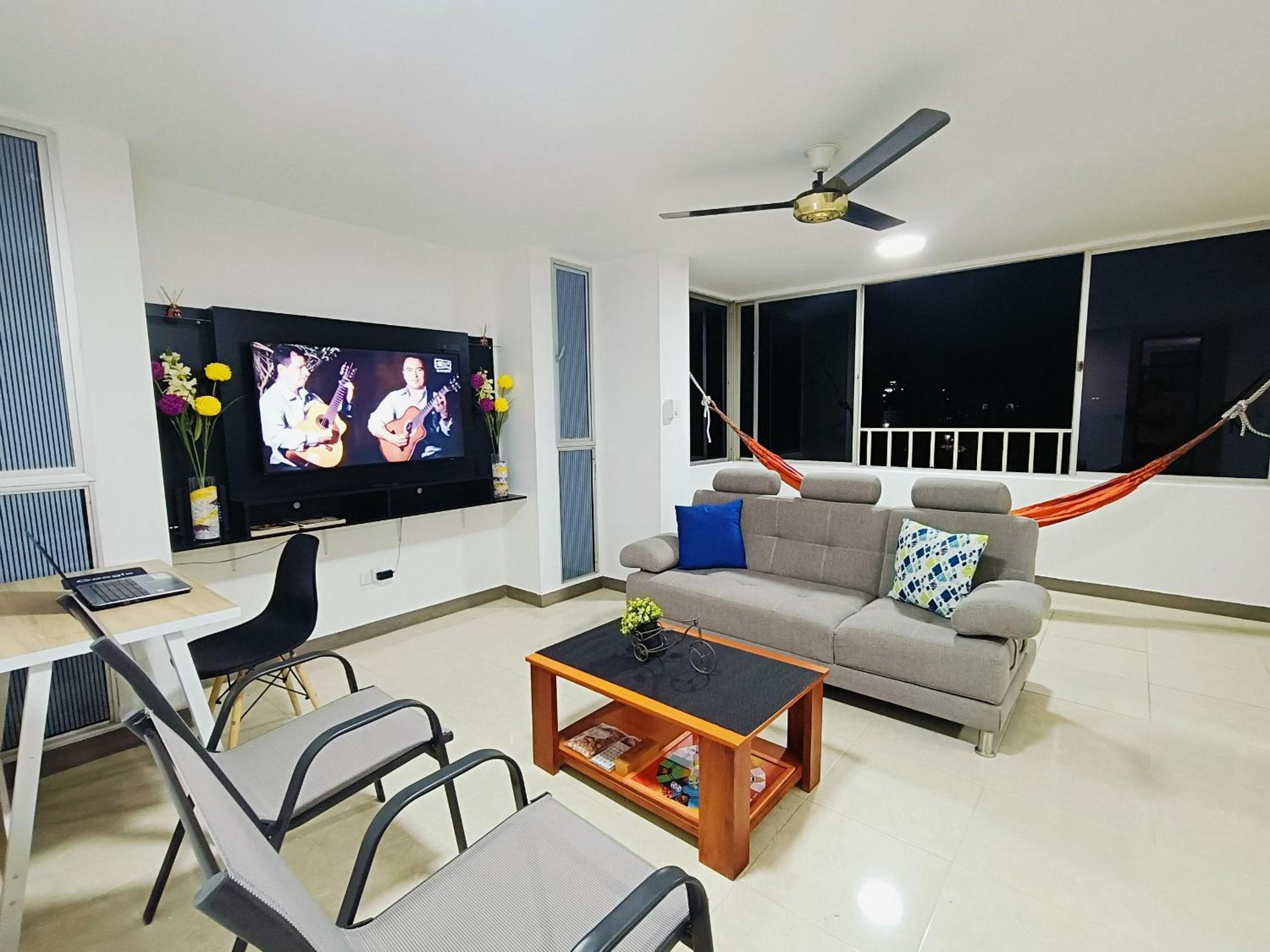El Rodadero Hermoso Apartamento a 50m de la playa ven descansa o trabajar