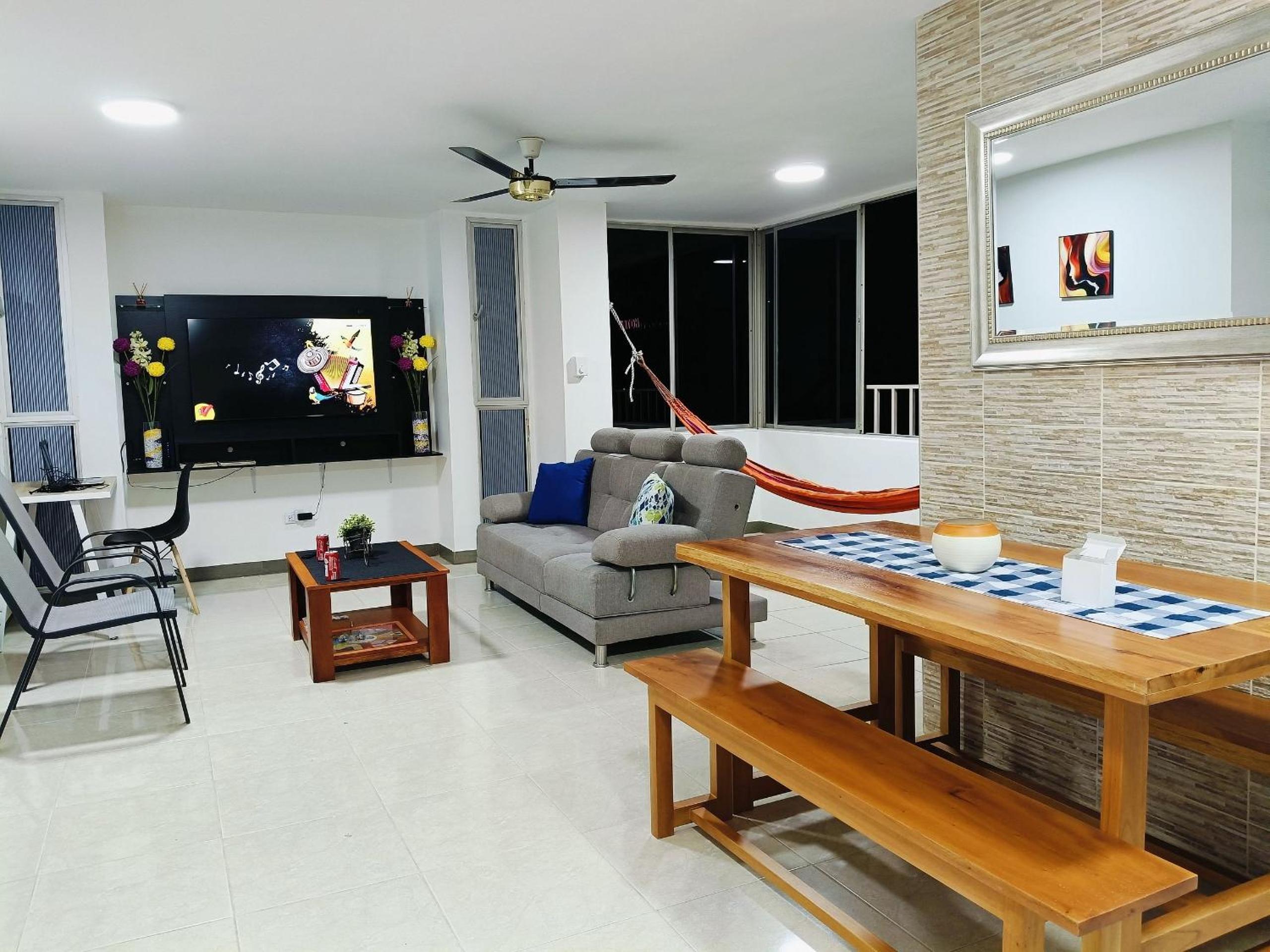 El Rodadero Hermoso Apartamento a 50m de la playa ven descansa o trabajar
