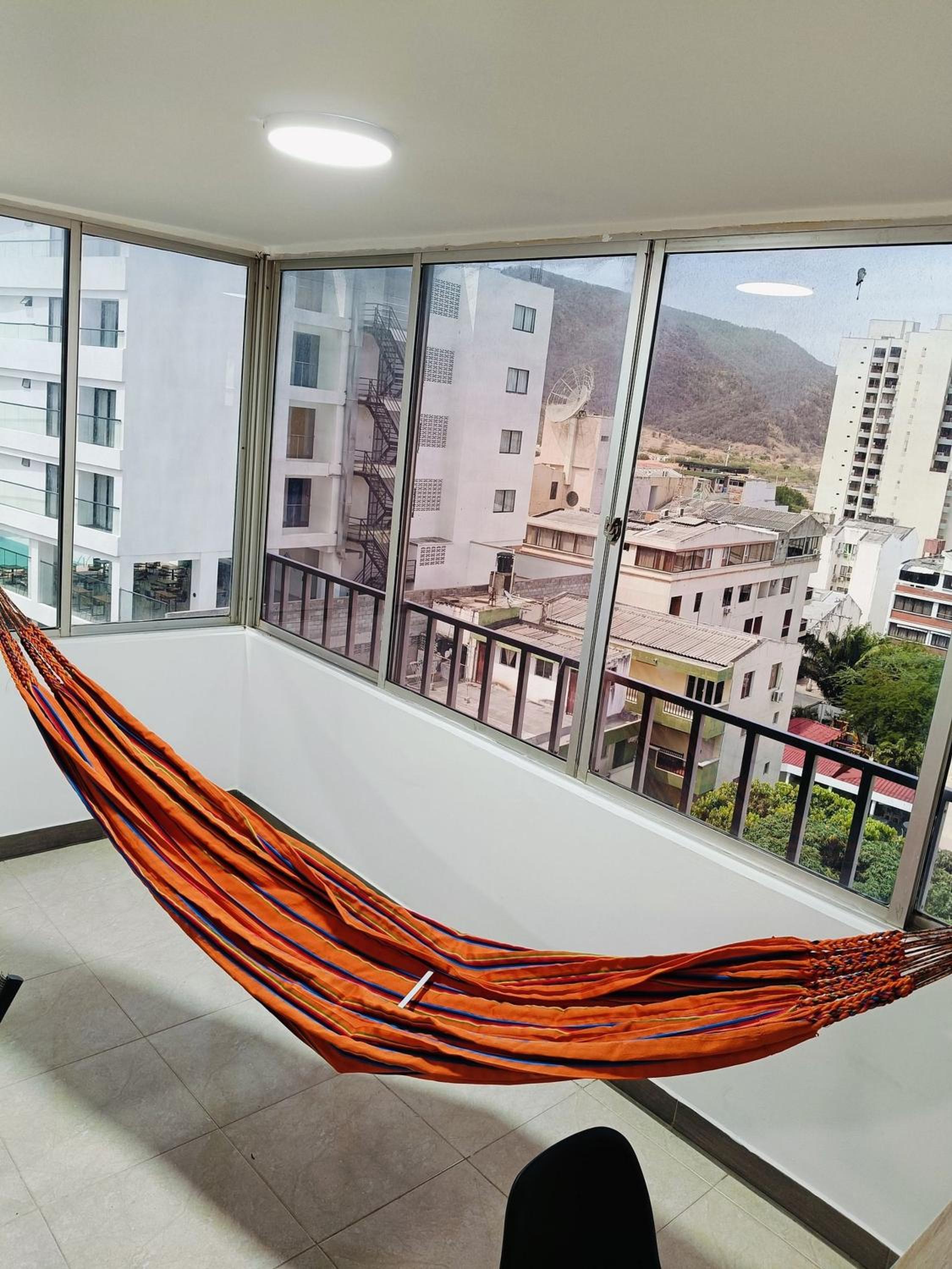El Rodadero Hermoso Apartamento a 50m de la playa ven descansa o trabajar