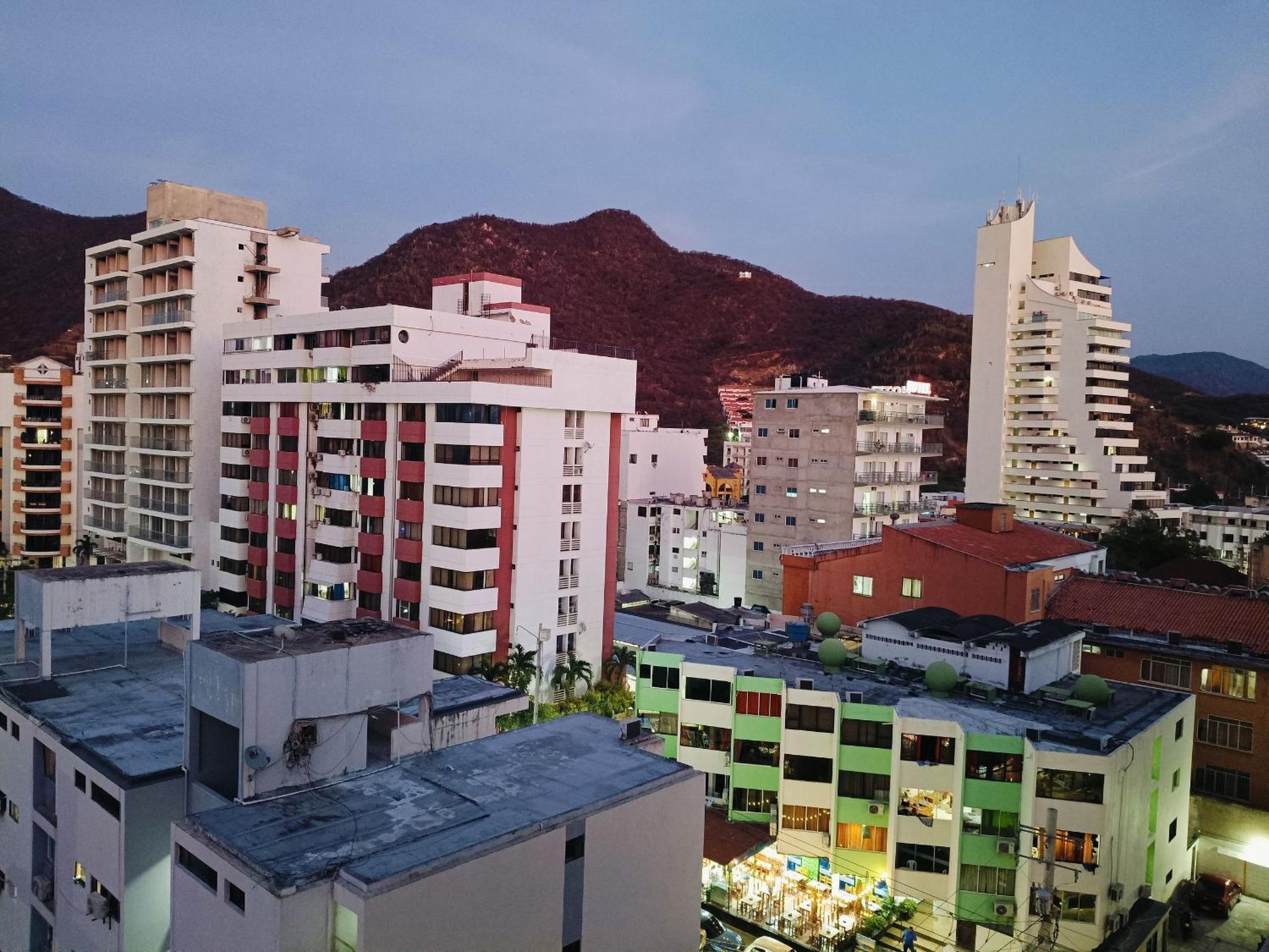 El Rodadero Hermoso Apartamento a 50m de la playa ven descansa o trabajar