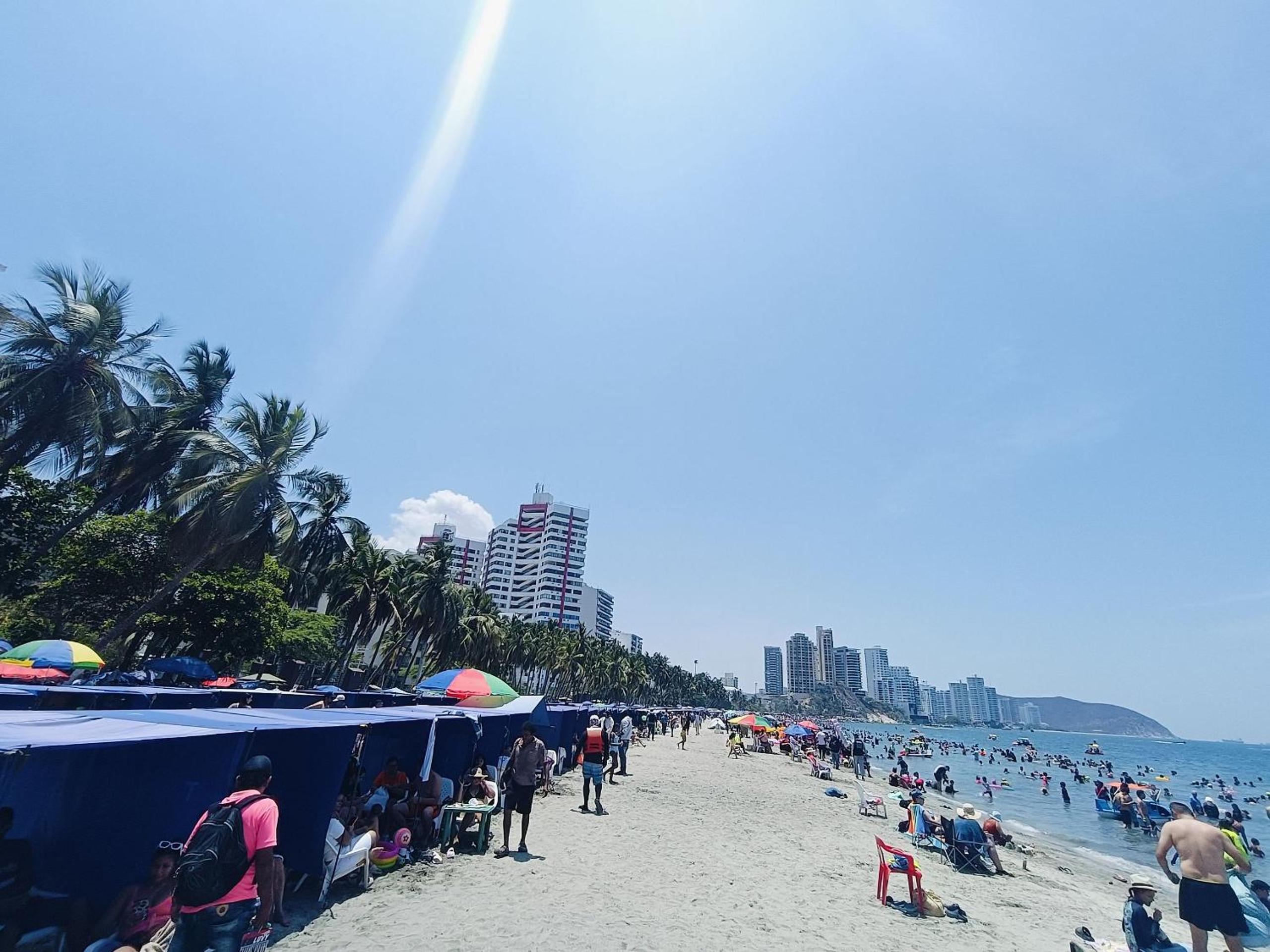 El Rodadero Hermoso Apartamento a 50m de la playa ven descansa o trabajar