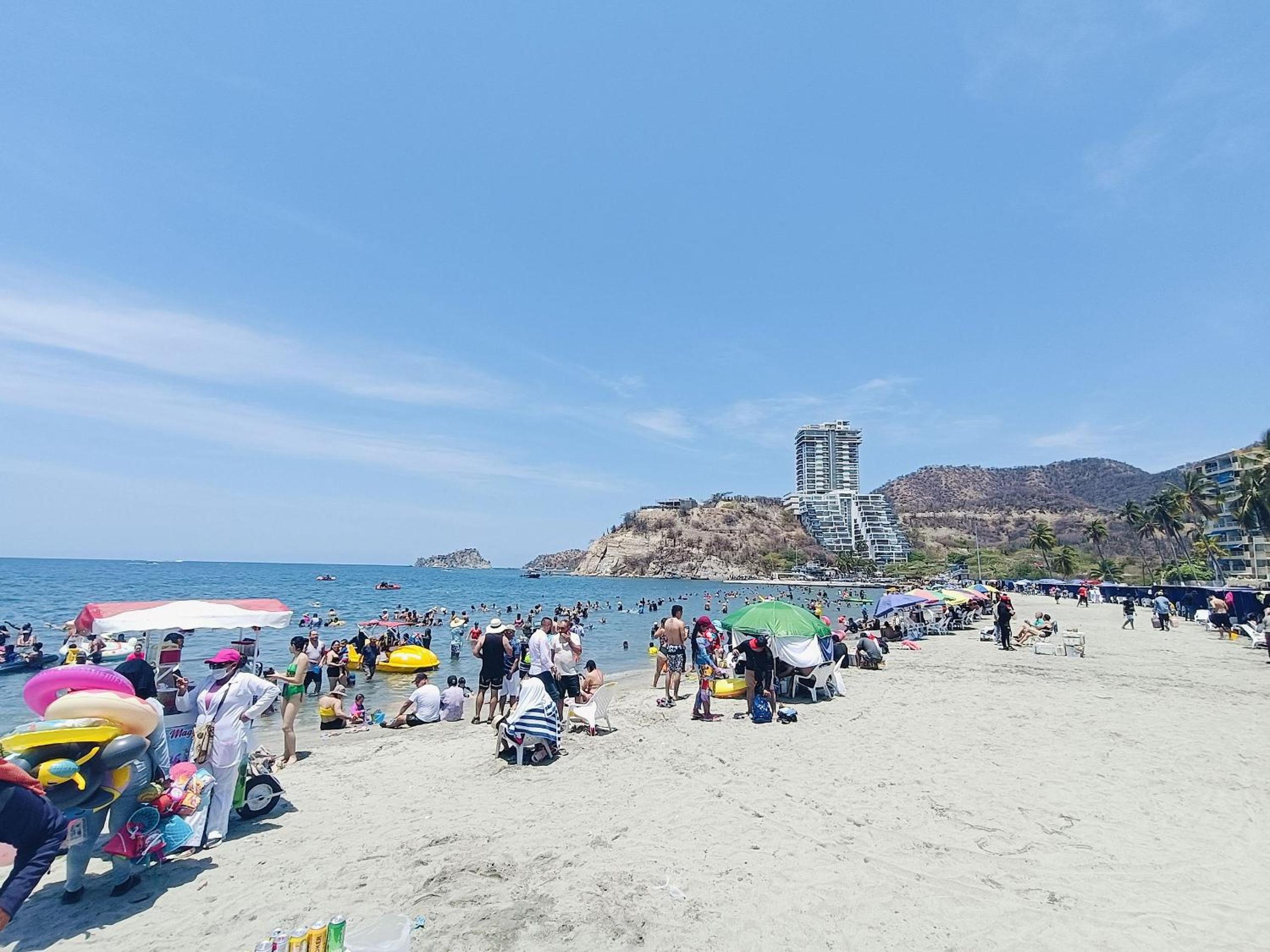 El Rodadero Hermoso Apartamento a 50m de la playa ven descansa o trabajar