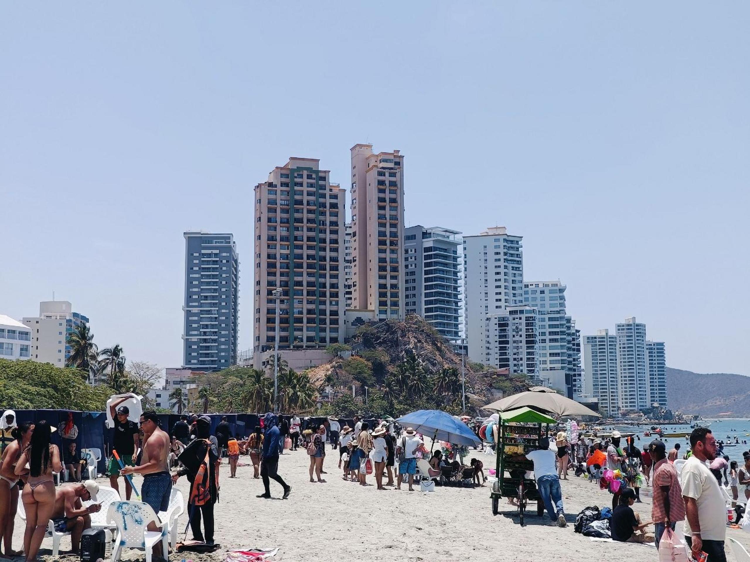 El Rodadero Hermoso Apartamento a 50m de la playa ven descansa o trabajar
