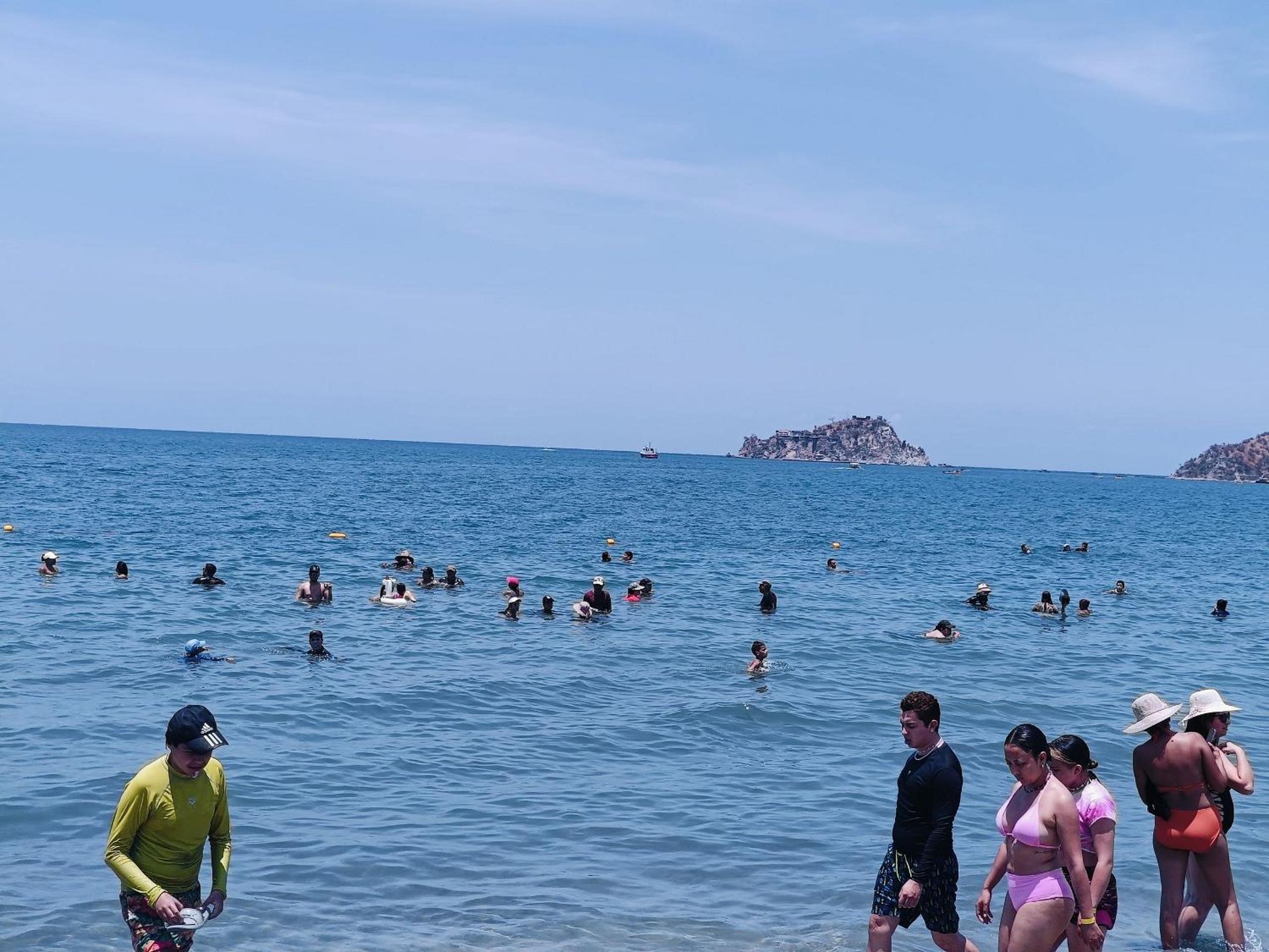 El Rodadero Hermoso Apartamento a 50m de la playa ven descansa o trabajar