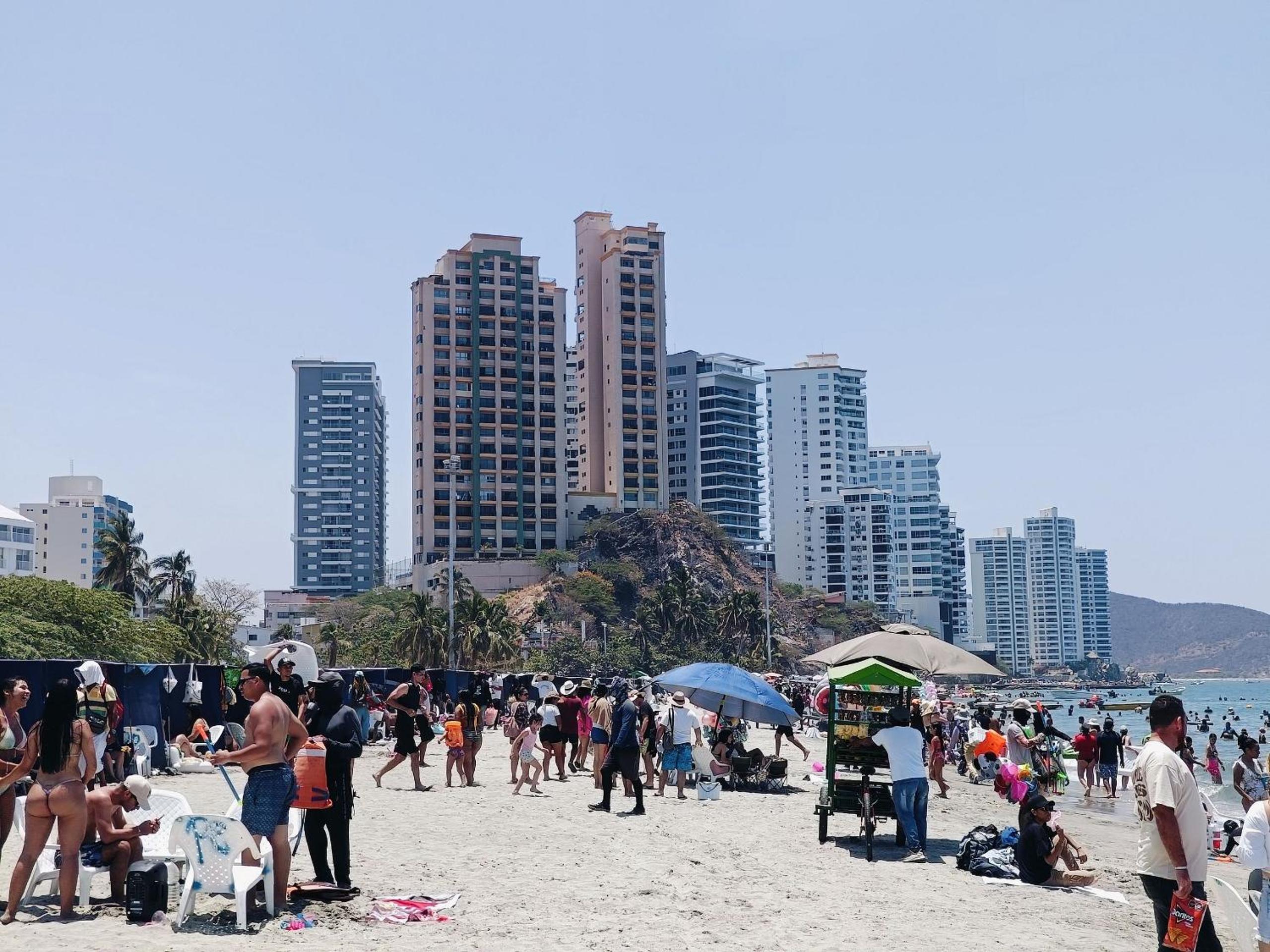 El Rodadero Hermoso Apartamento a 50m de la playa ven descansa o trabajar