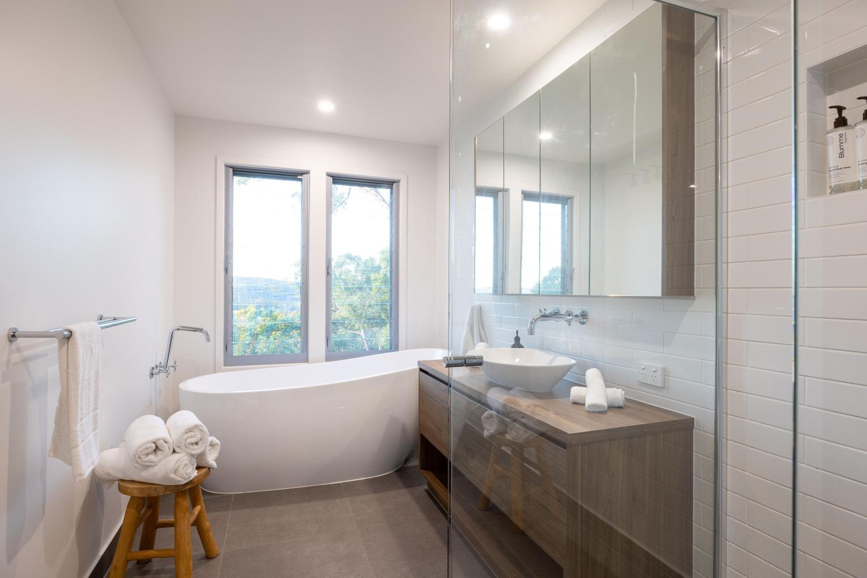 Hinterland Dreamers Poolside Retreat