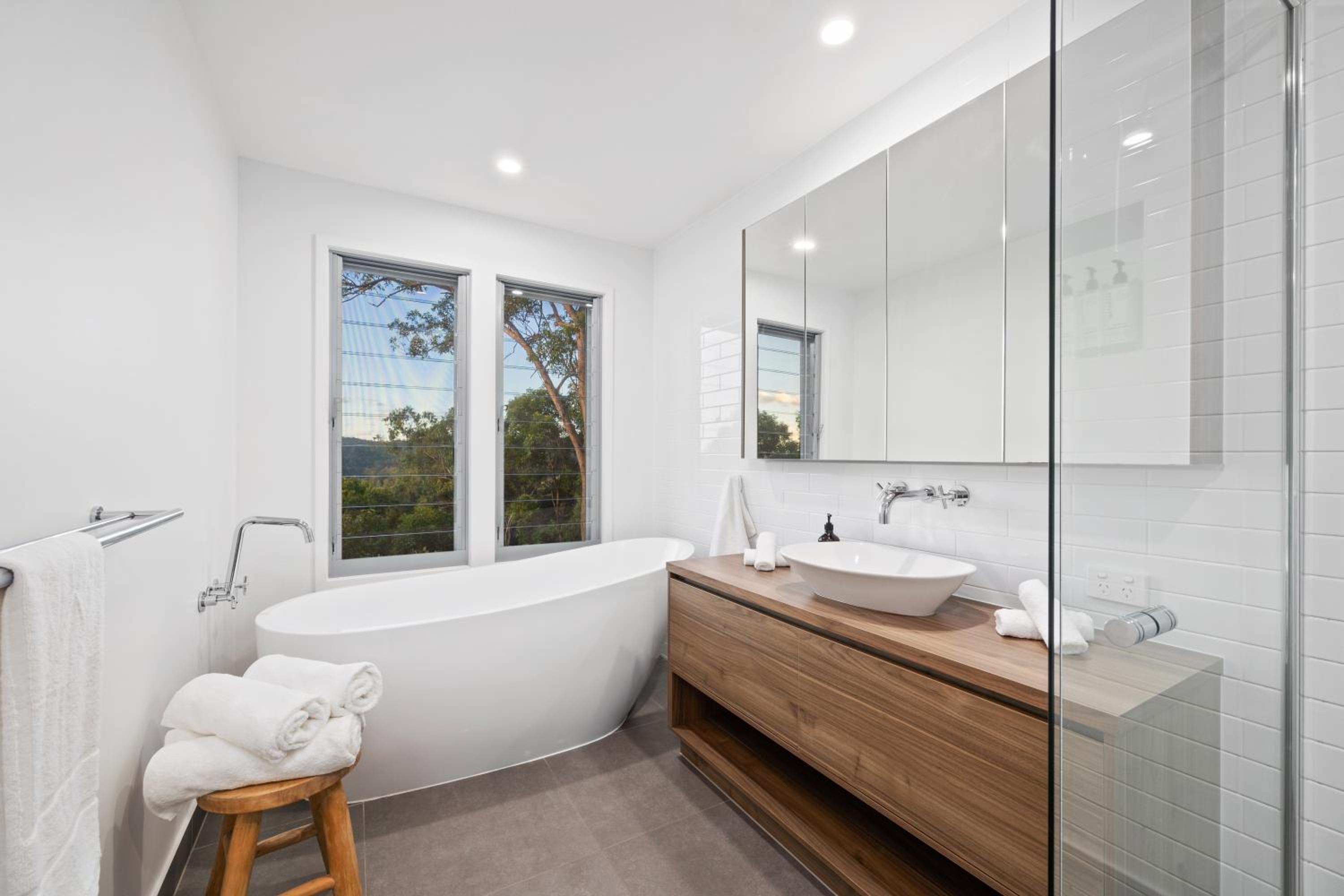 Hinterland Dreamers Poolside Retreat