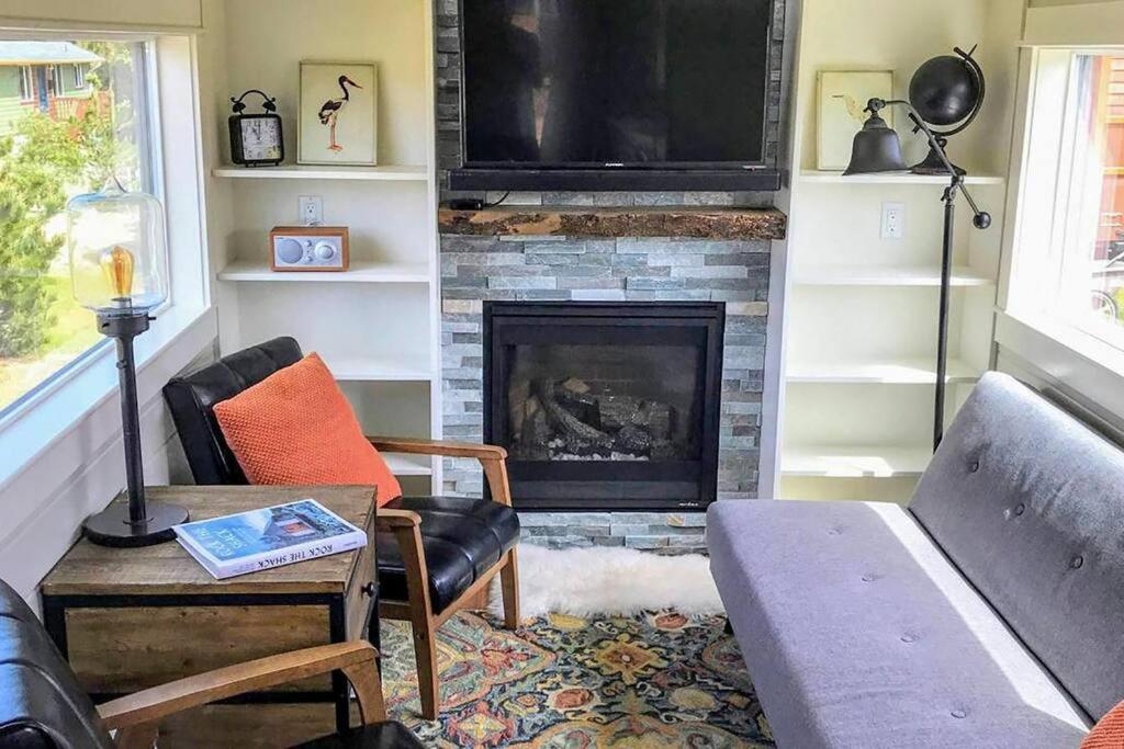 Azalea - tiny home living in style! view 2