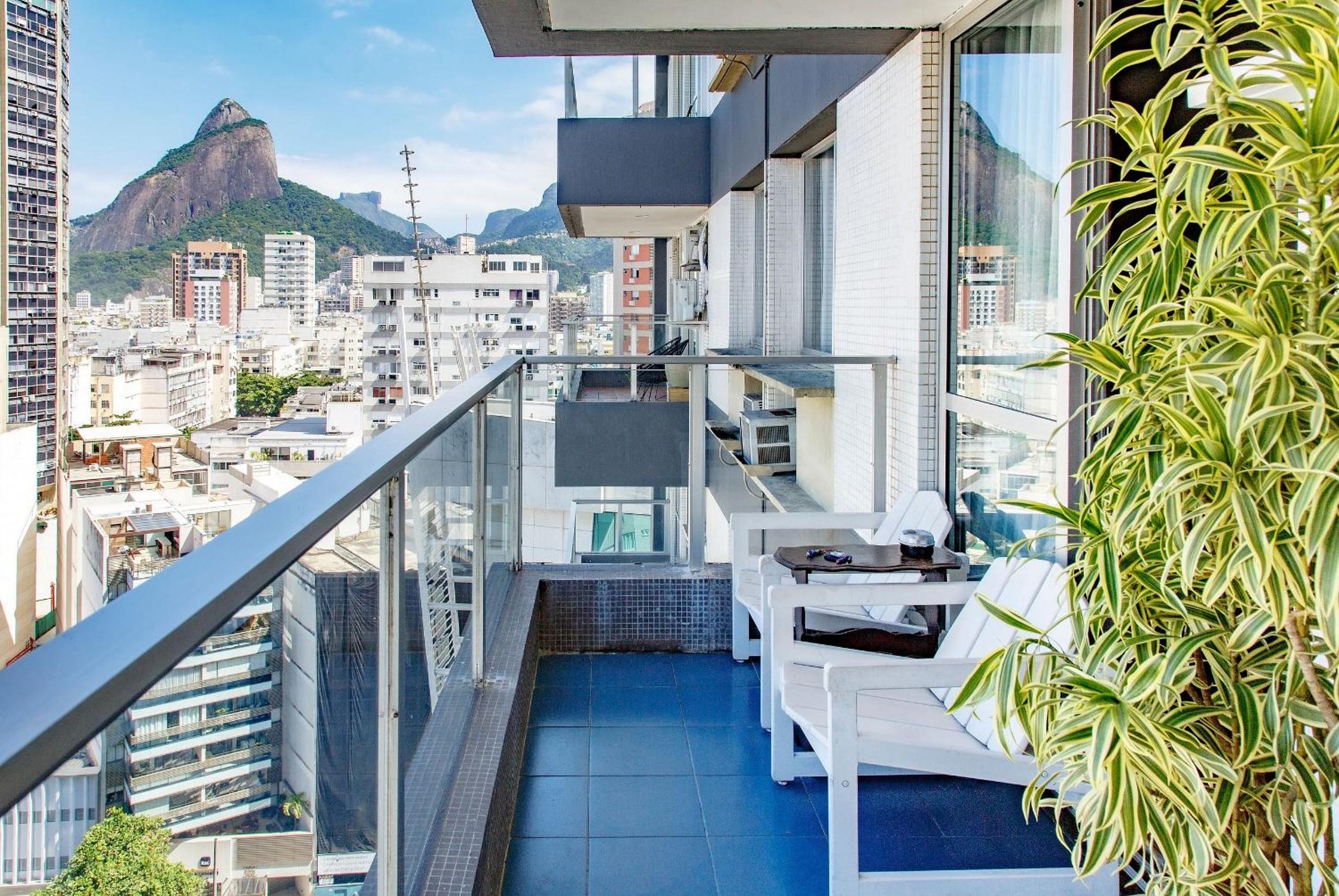Leblon Flat Service 2 Bedrooms Sea View