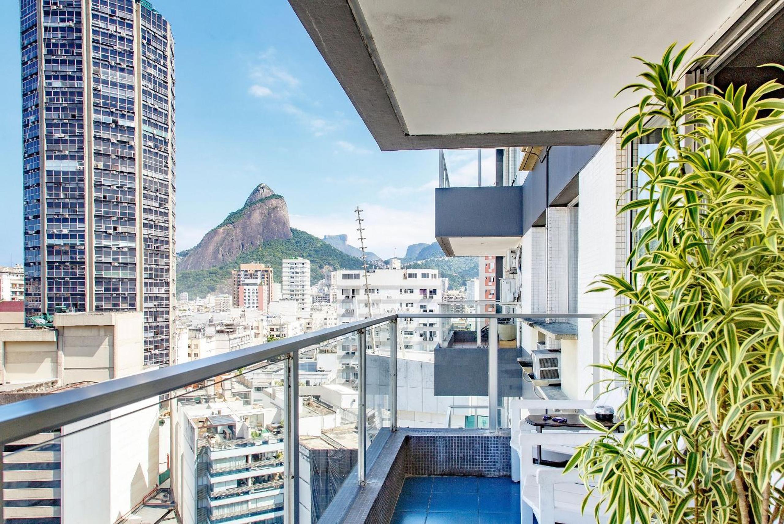Leblon Flat Service 2 Bedrooms Sea View