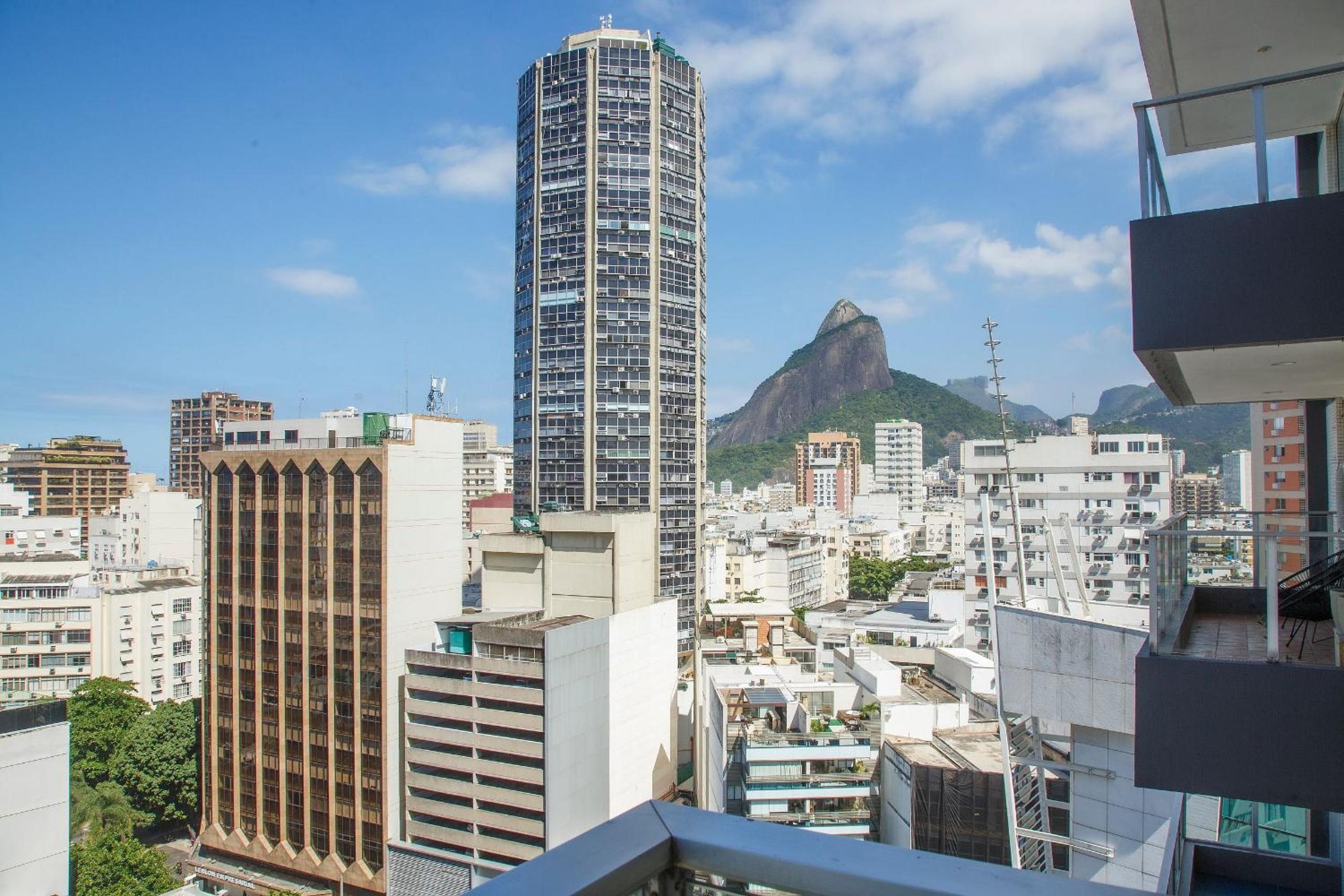 Leblon Flat Service 2 Bedrooms Sea View