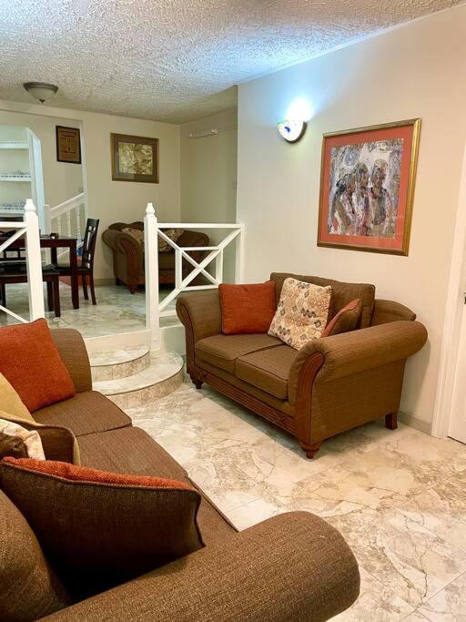 Steps 2 Beach - 5 Bedroom 3 Bathroom Villa