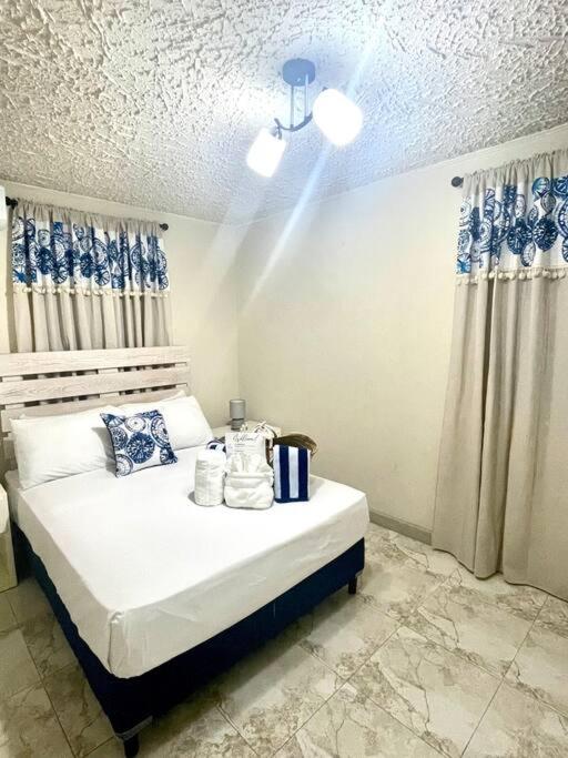Steps 2 Beach - 5 Bedroom 3 Bathroom Villa