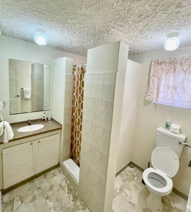 Steps 2 Beach - 5 Bedroom 3 Bathroom Villa
