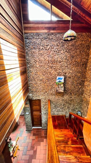 Los de Arriba Hotel Cabaña familiar con piscina en Calima
