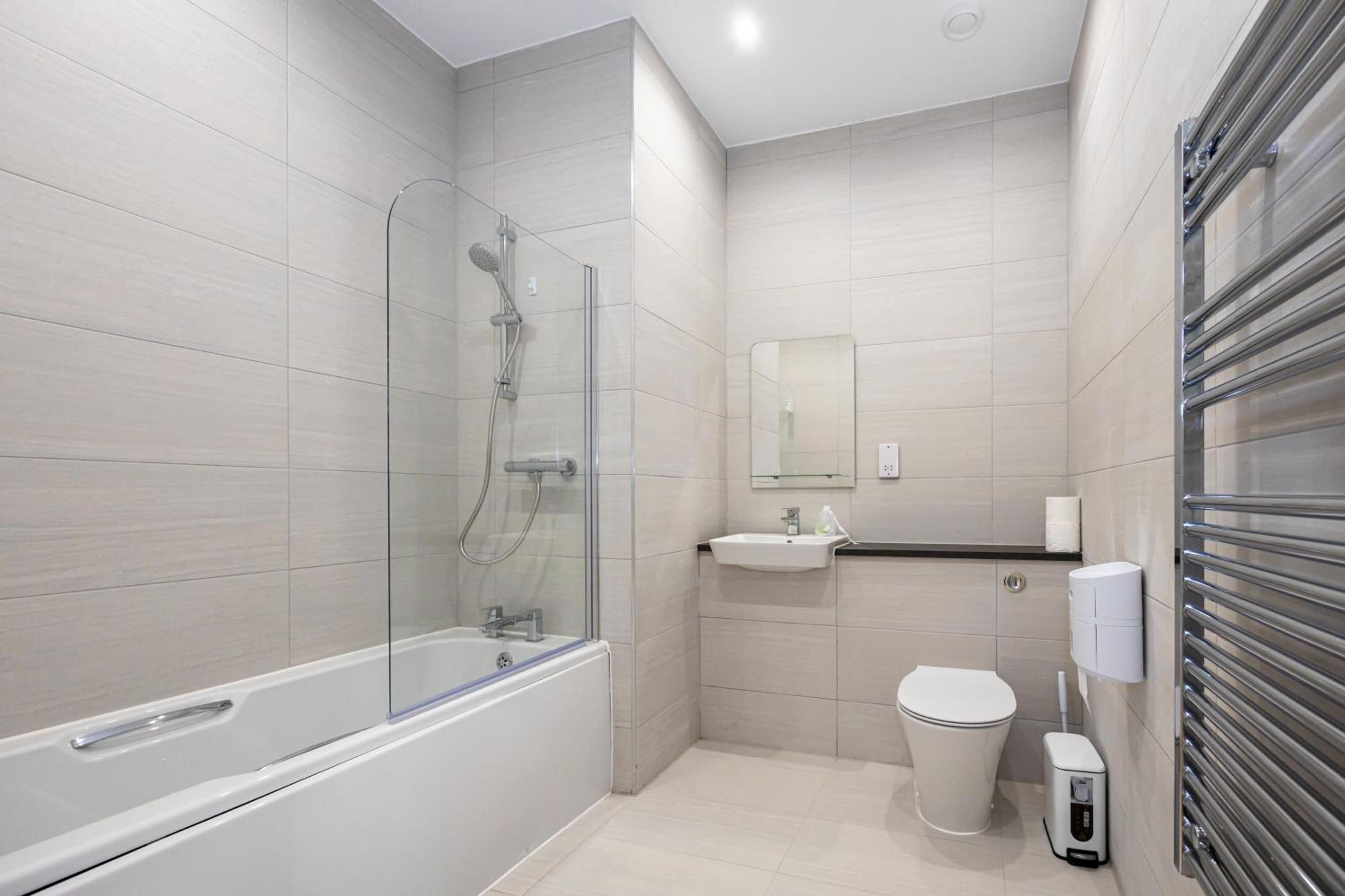Superb 2BD apartment in China Town view 5