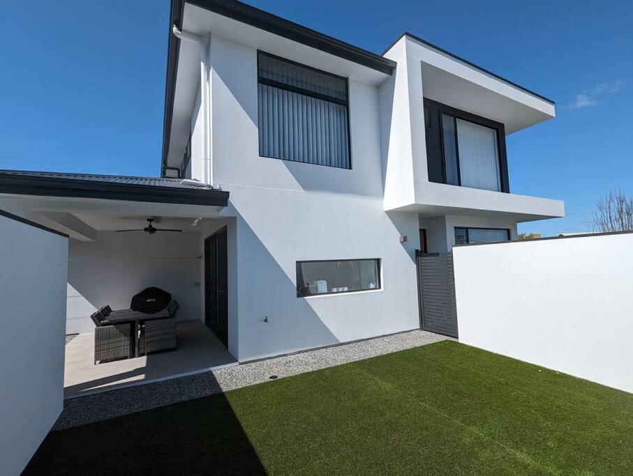 Entire House in the Heart of Port Noarlunga Beach