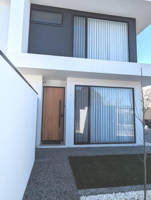 Entire House in the Heart of Port Noarlunga Beach