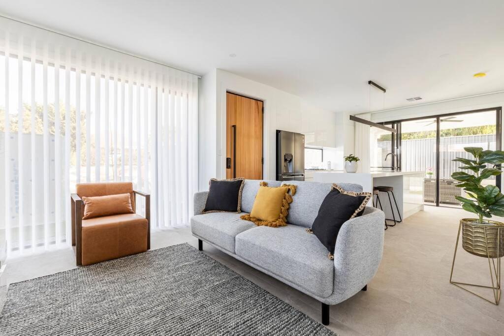 Entire House in the Heart of Port Noarlunga Beach