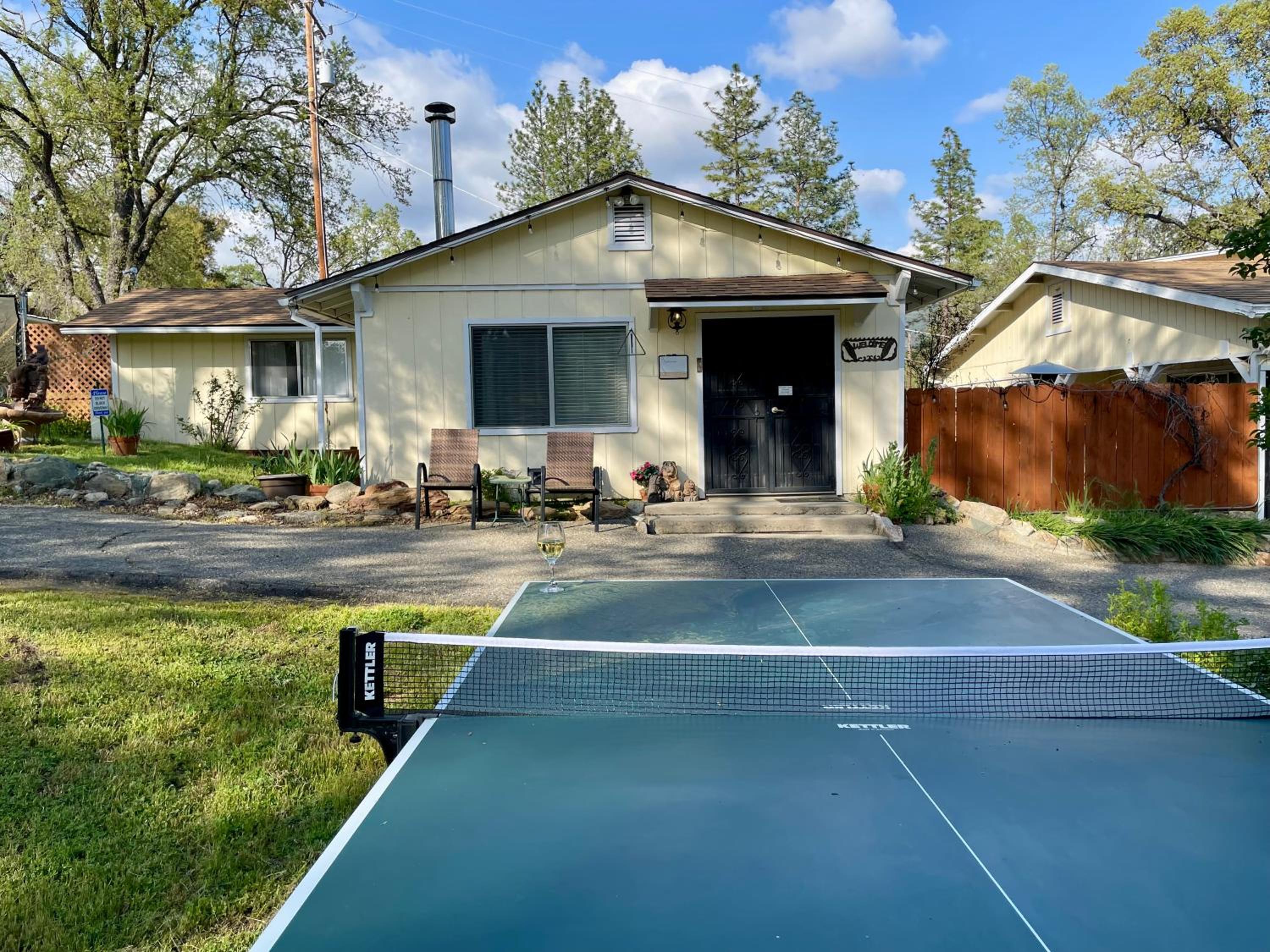 Sierra Sunset Cottage -Yosemite area vacation cottage view 5