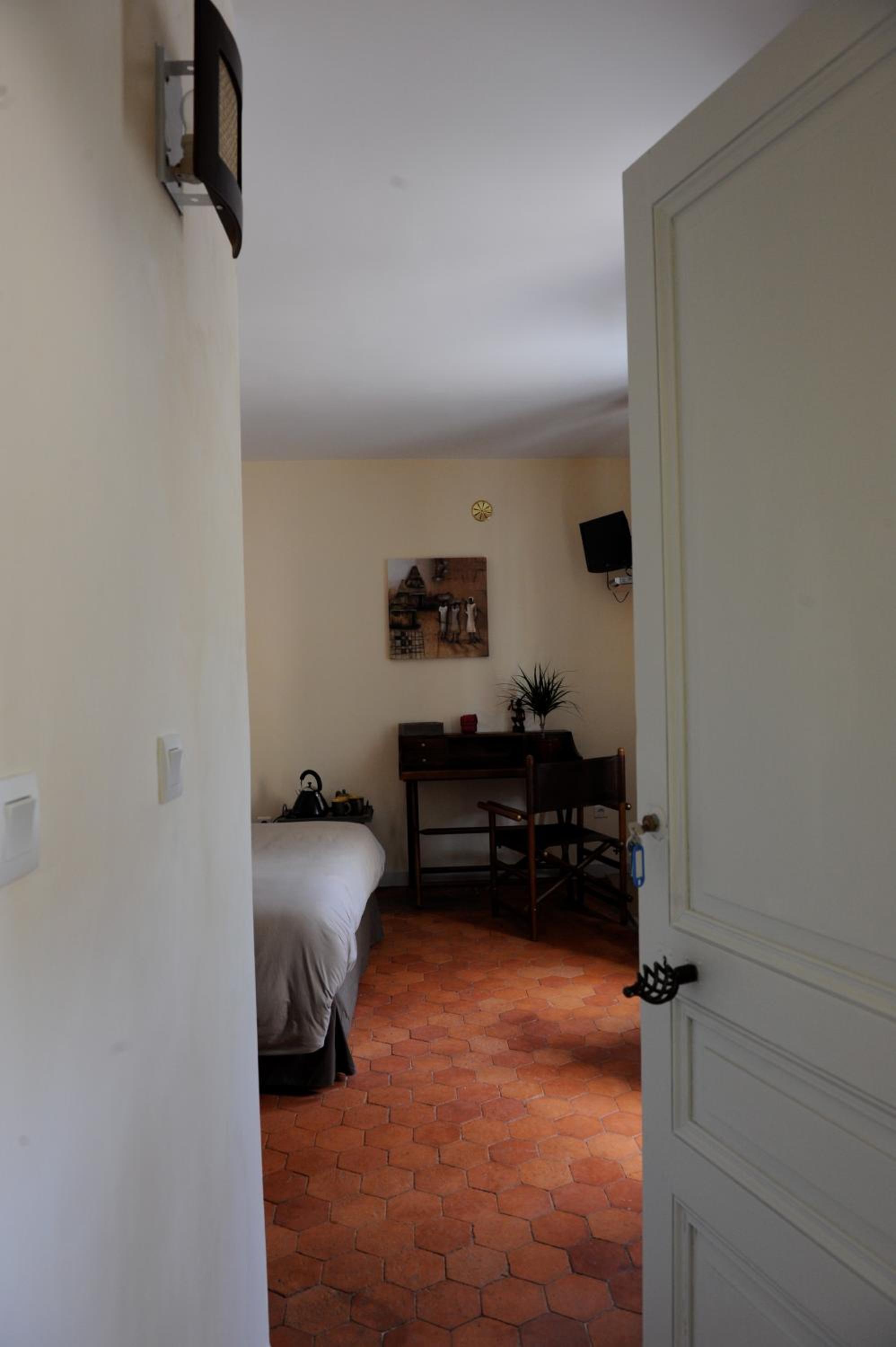 Photo 10