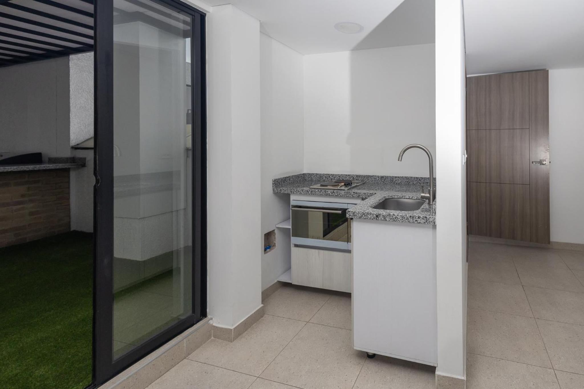 Corferia/USA Embassy/Beauty Apt