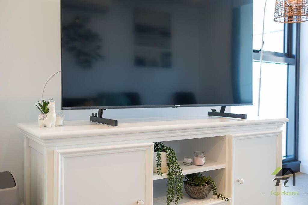 Vivid Condo 1B1B in Bankstown