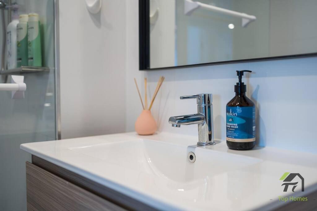 Vivid Condo 1B1B in Bankstown
