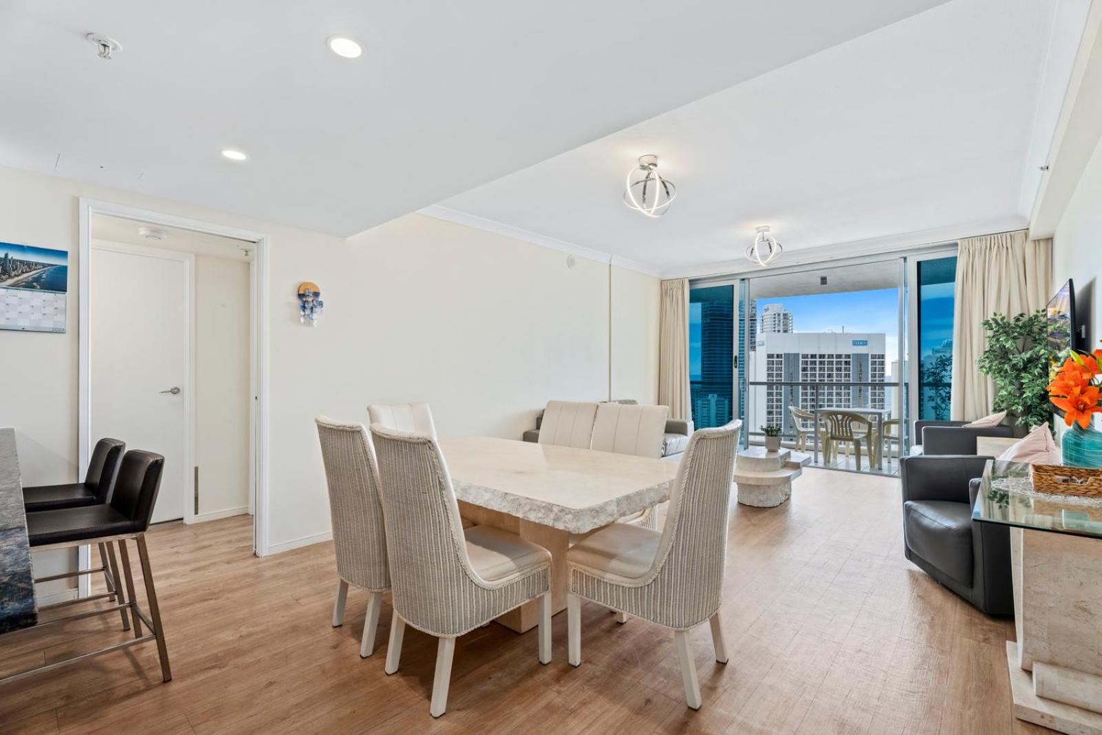 Chevron Renaissance - HR Surfers Paradise