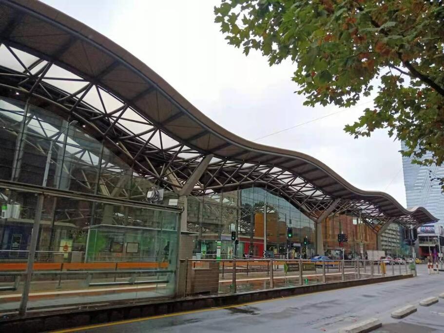 L39 1Min to SouthernCross,free Gym, Pool, sunna,Tram ,Sauna