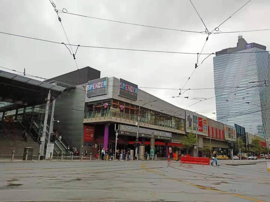 L39 1Min to SouthernCross,free Gym, Pool, sunna,Tram ,Sauna