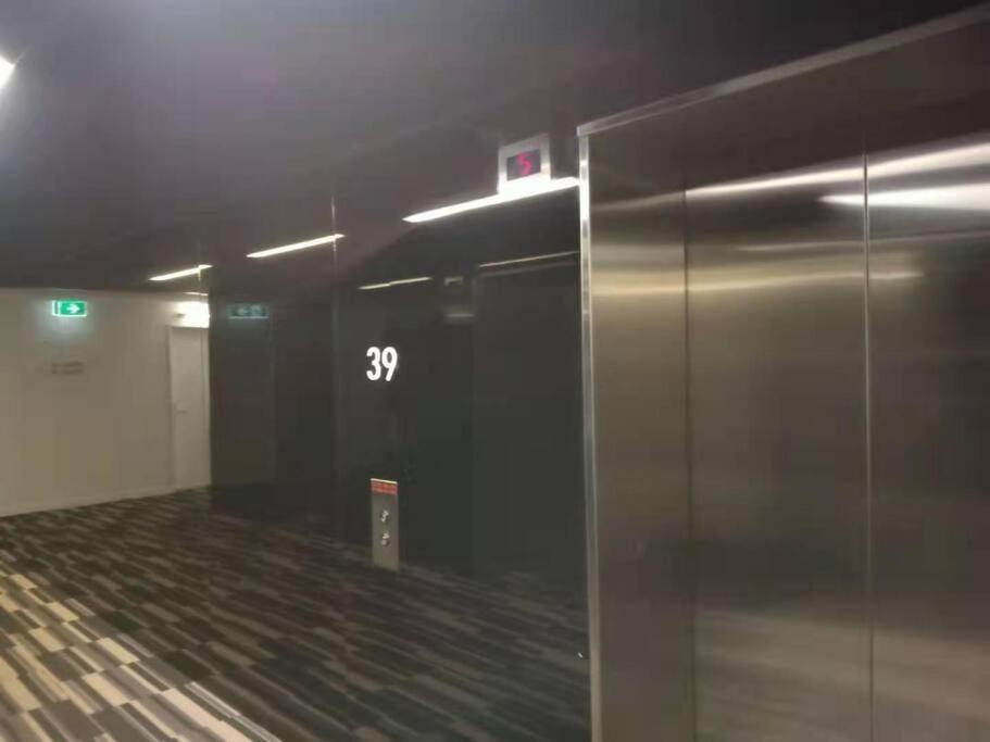 L39 1Min to SouthernCross,free Gym, Pool, sunna,Tram ,Sauna