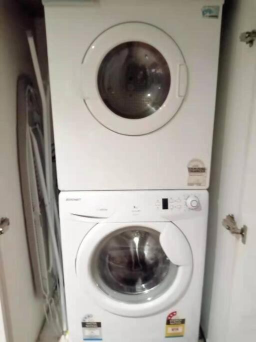 L39 1Min to SouthernCross,free Gym, Pool, sunna,Tram ,Sauna