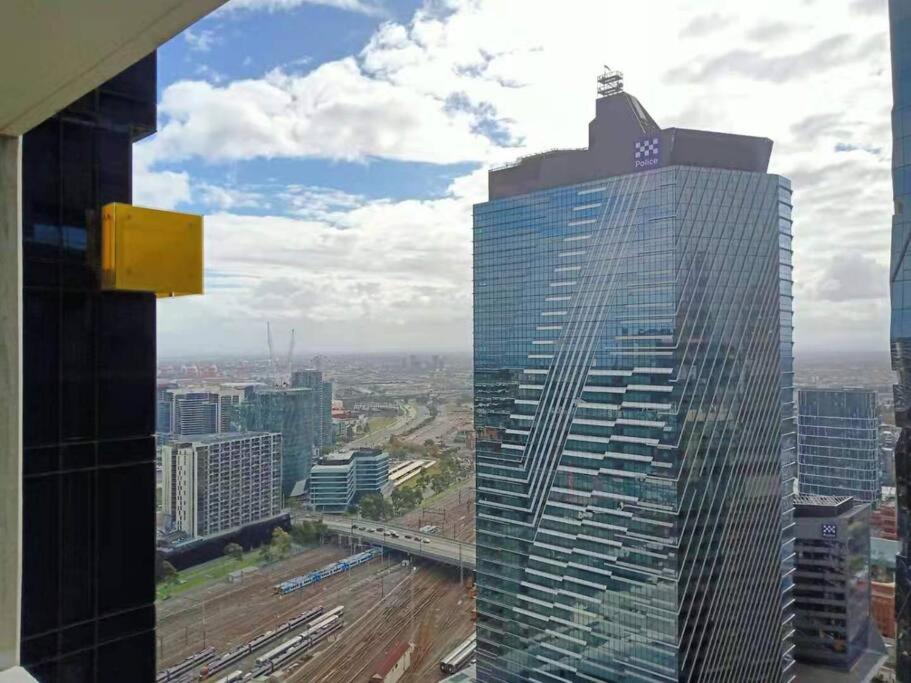 L39 1Min to SouthernCross,free Gym, Pool, sunna,Tram ,Sauna