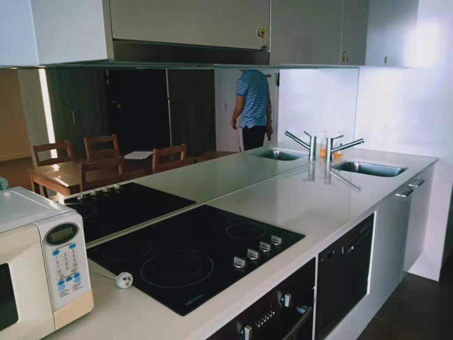 L39 1Min to SouthernCross,free Gym, Pool, sunna,Tram ,Sauna