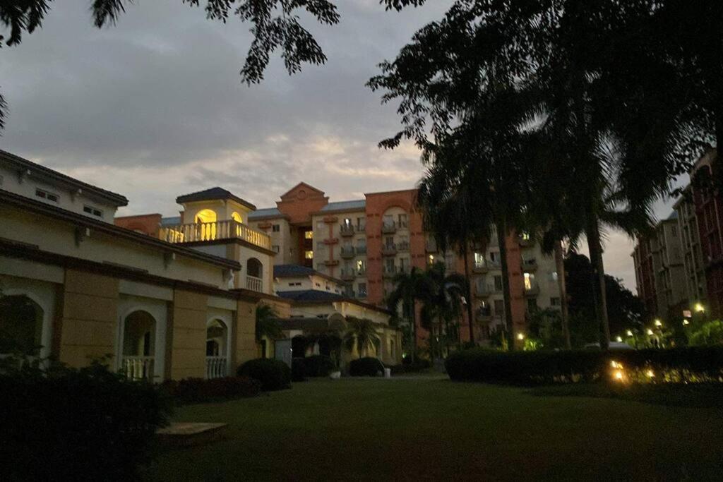 Chateau Elysee A22 near bar resto mall Airport view 4