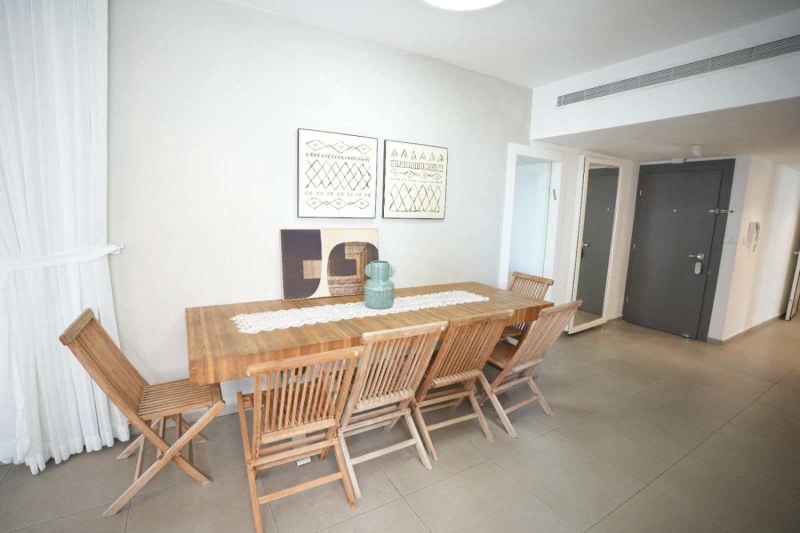 Specious Pastoral And Attractive 5 Bedroom Apartment Center Hod Hasharon view 2