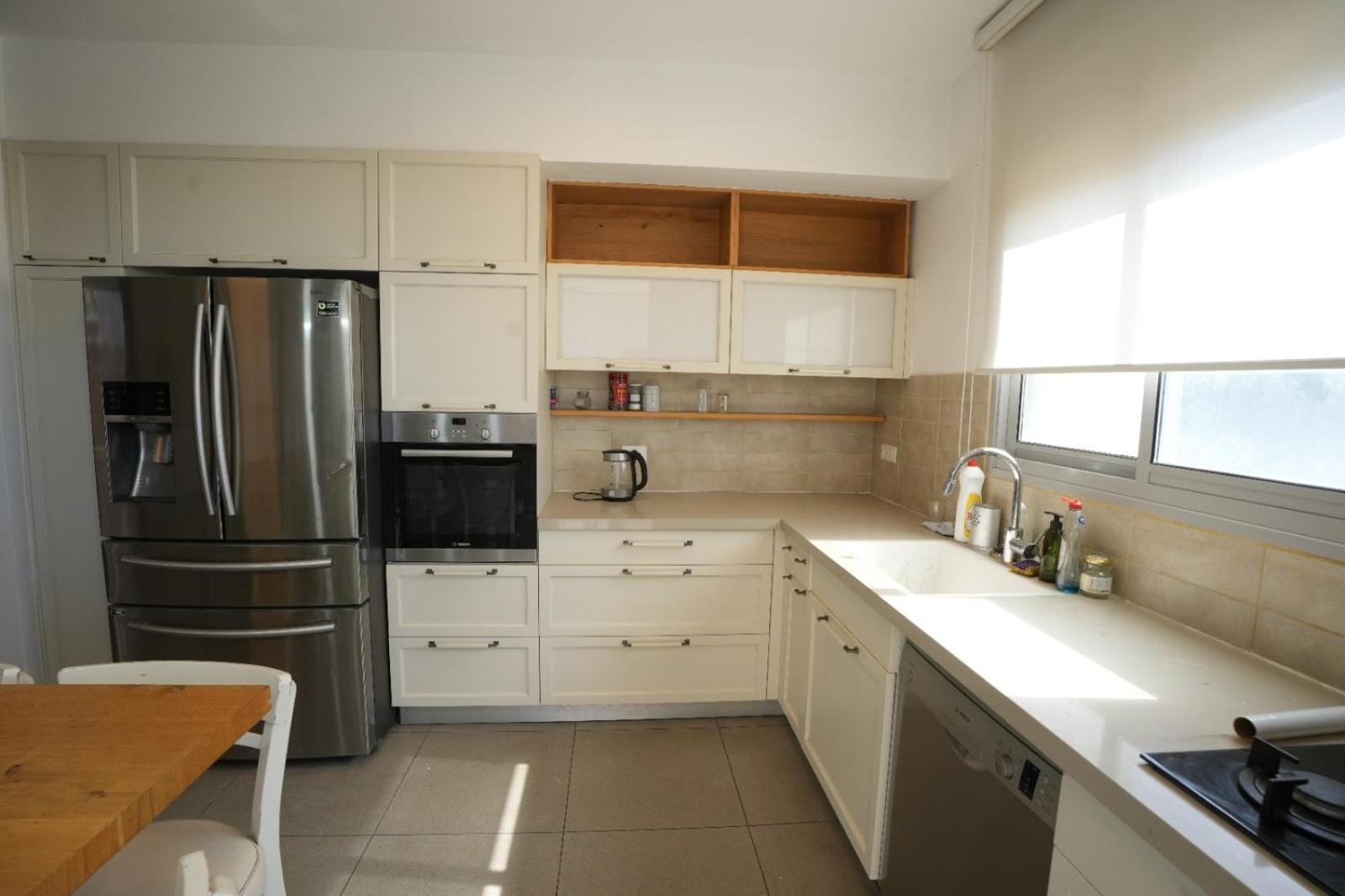 Specious Pastoral And Attractive 5 Bedroom Apartment Center Hod Hasharon view 3